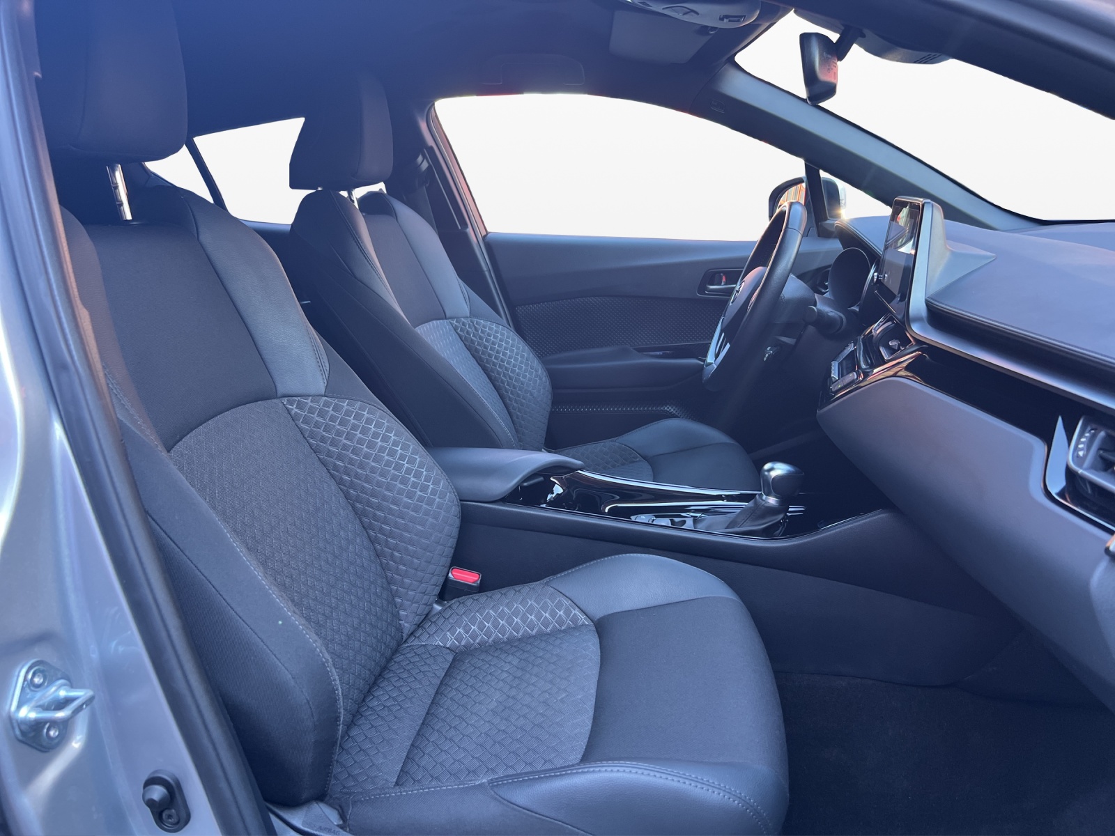 TOYOTA C-HR 1.8 HSD CVT Premium-image-11