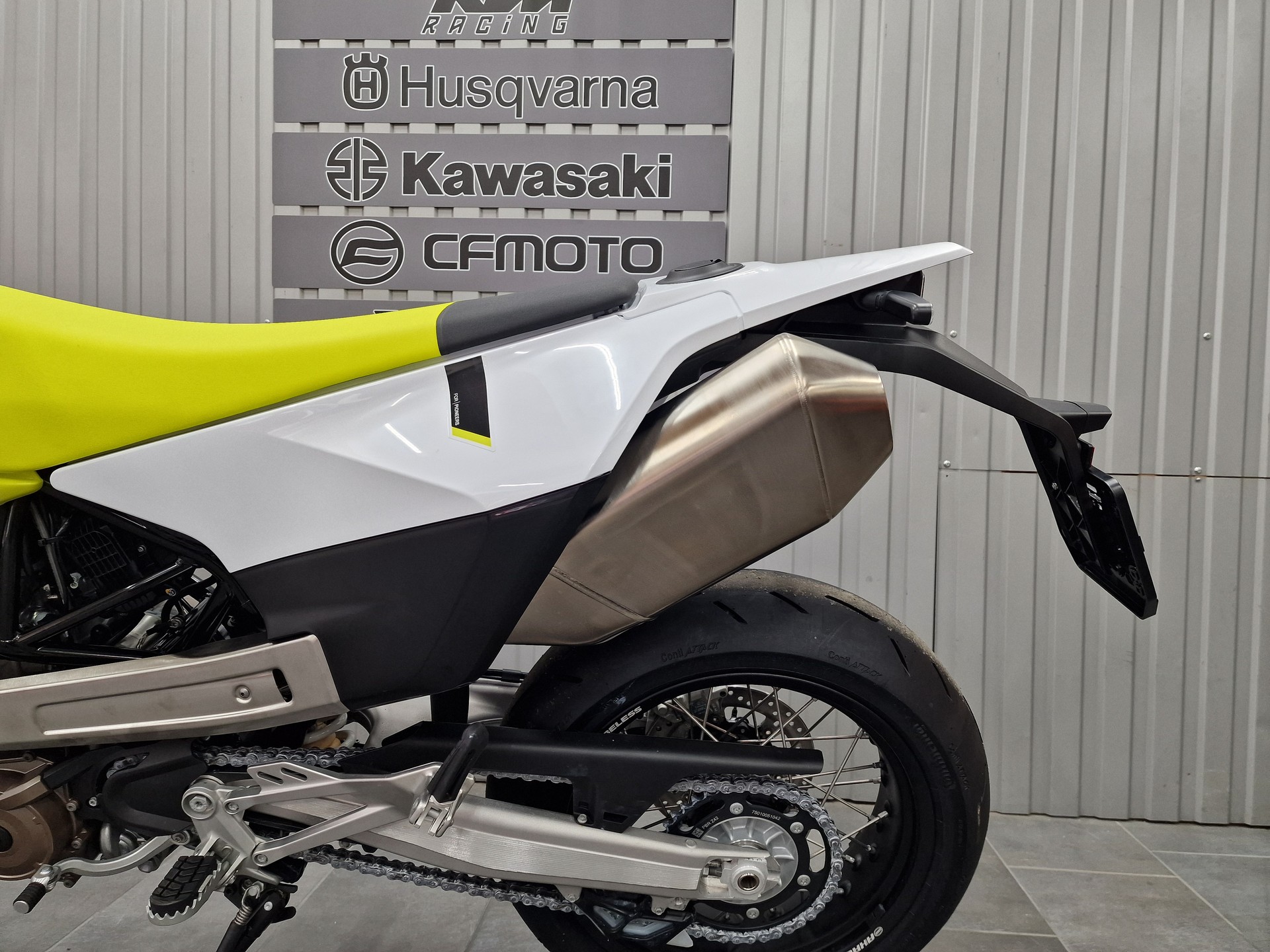HUSQVARNA 701 Supermoto-image-6
