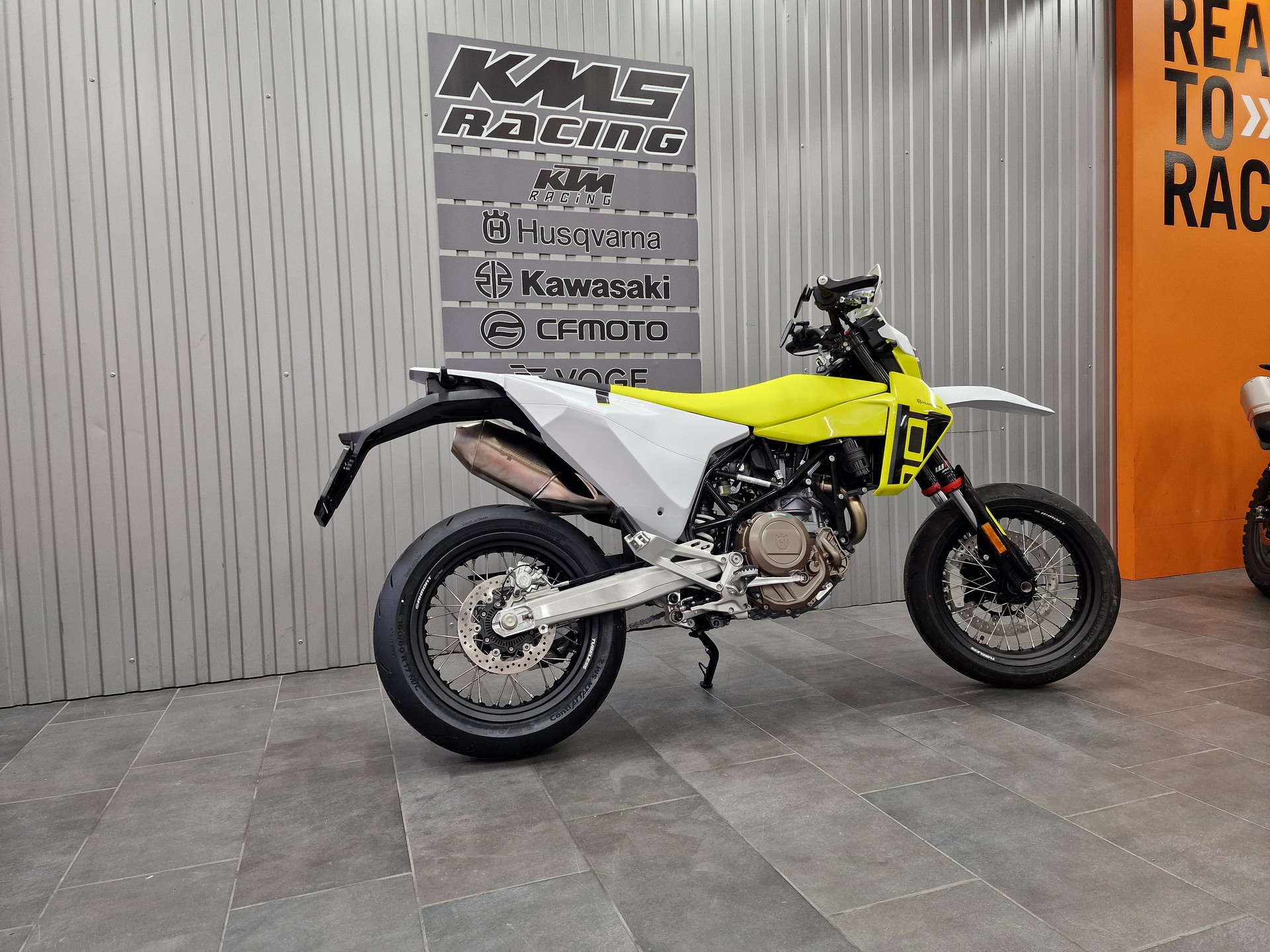 HUSQVARNA 701 Supermoto-showroom-element-2