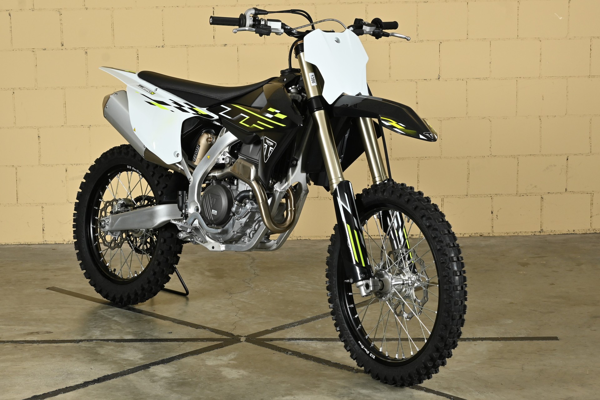 TRIUMPH TF 250-X-showroom-element-1