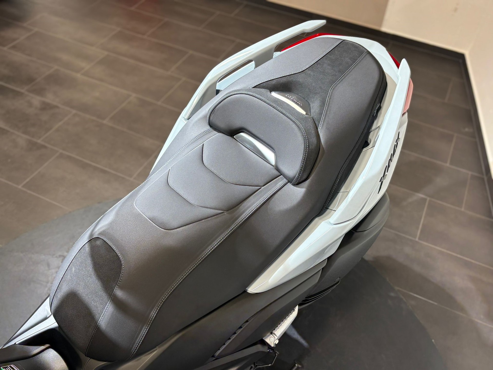 YAMAHA XMAX 300 Tech MAX+-image-15