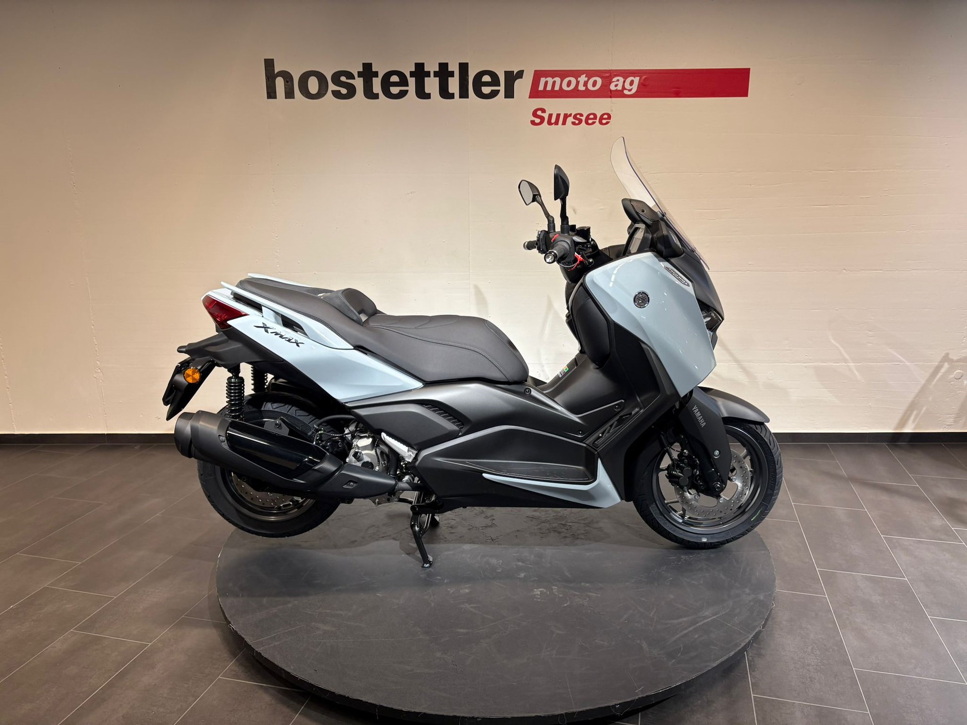 YAMAHA XMAX 300 Tech MAX+-showroom-element-1