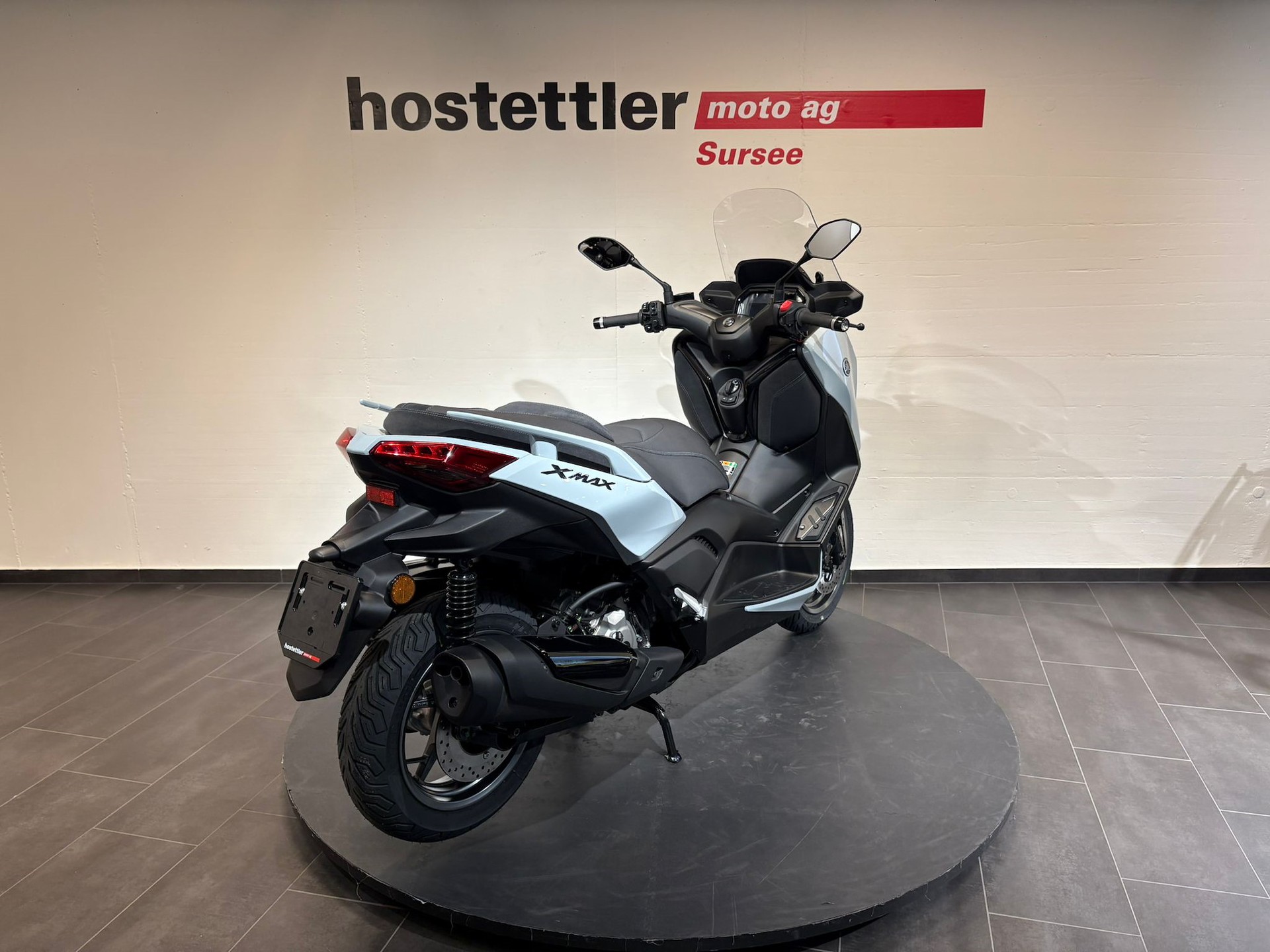 YAMAHA XMAX 300 Tech MAX+-showroom-element-2