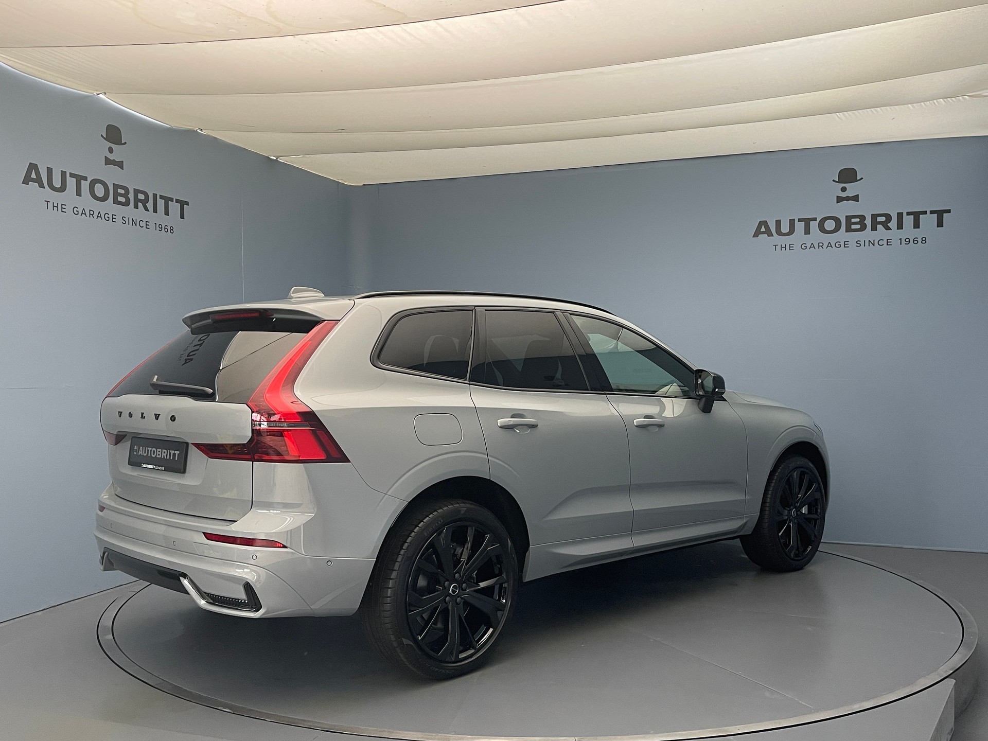 VOLVO XC60 2.0 T6 TE Black Edition eAWD-image-1