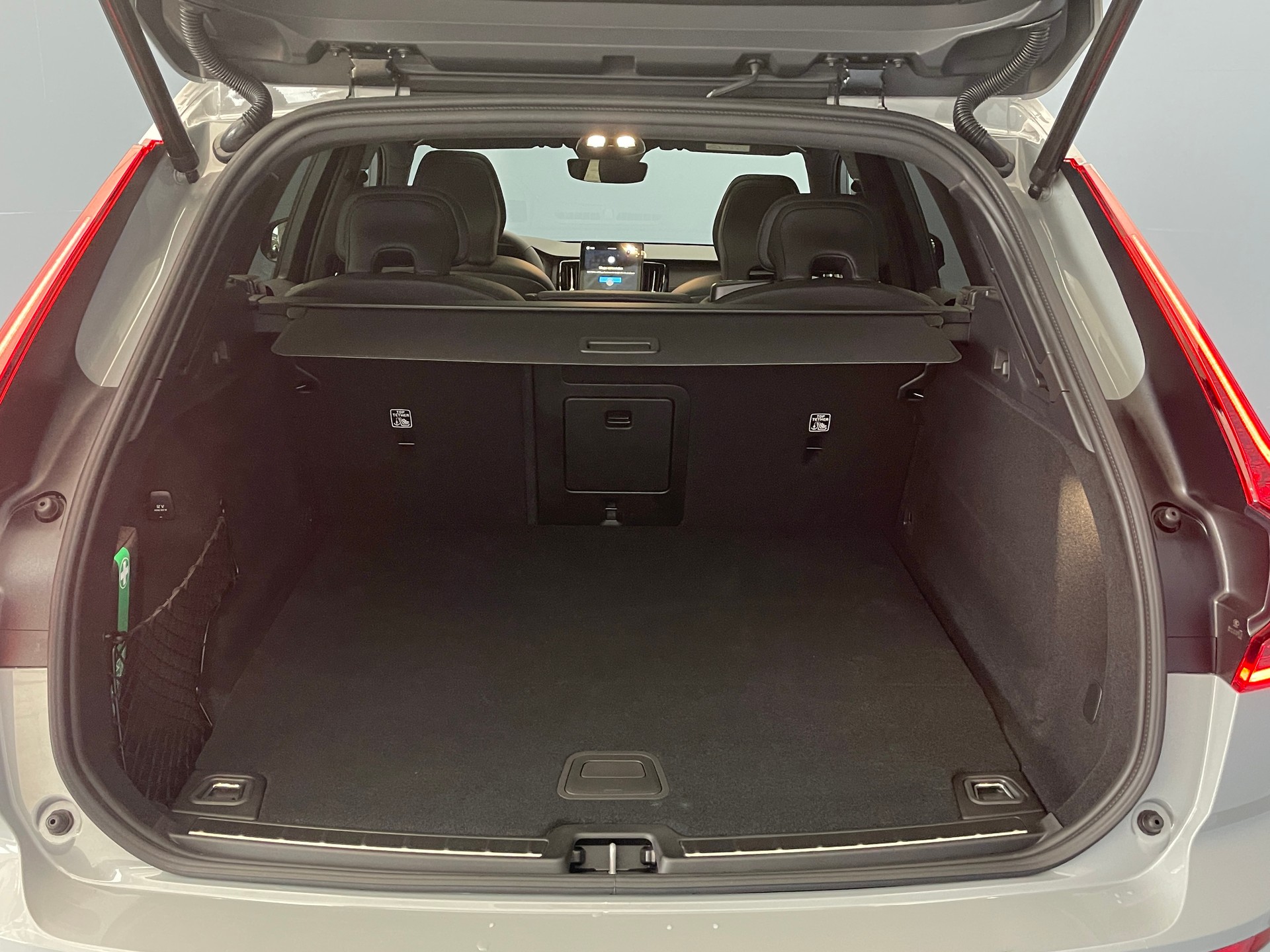 VOLVO XC60 2.0 T6 TE Black Edition eAWD-image-9