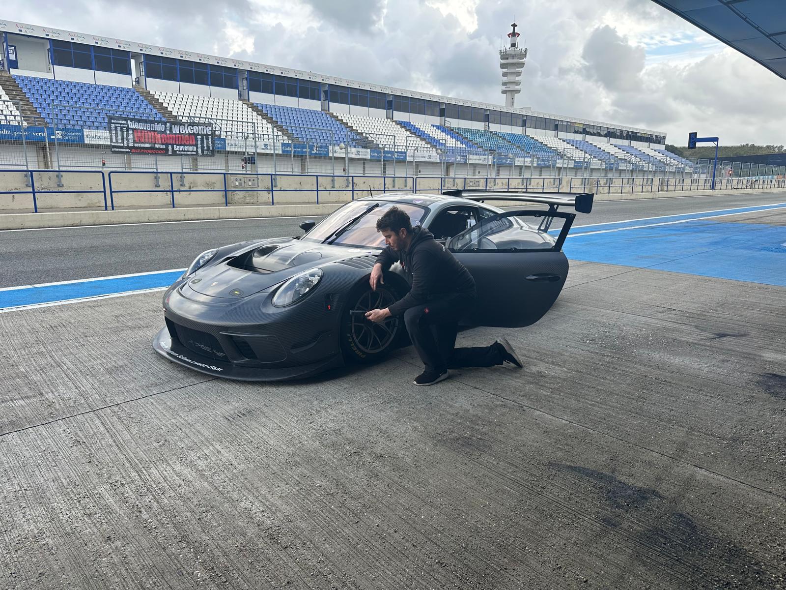 PORSCHE GT3 R-image-1