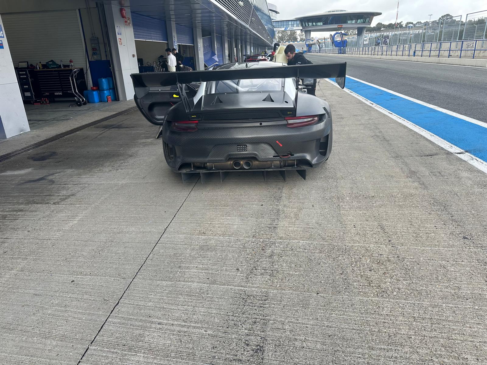 PORSCHE GT3 R-image-2