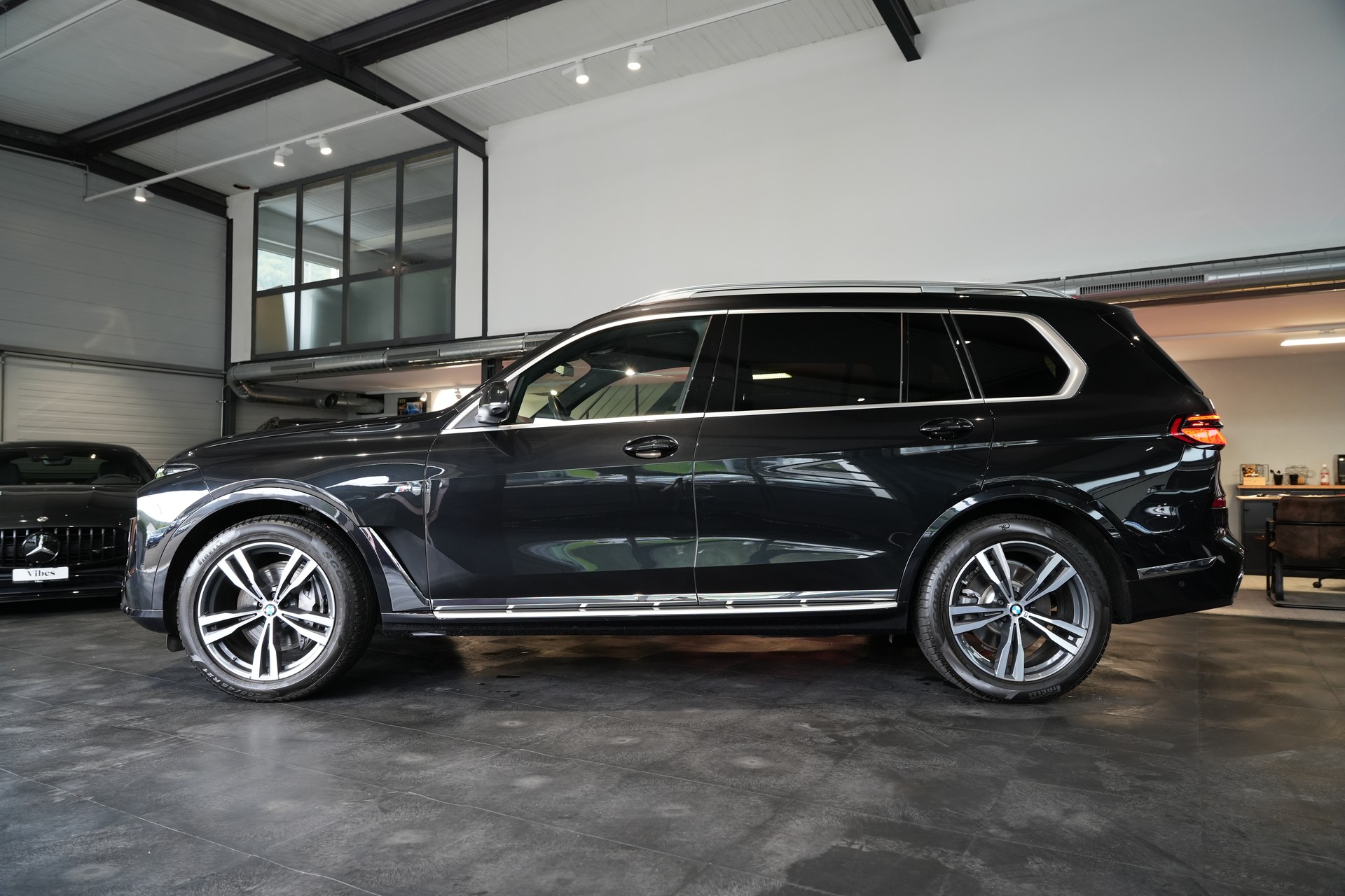 BMW X7 xDrive 48V 40i M Sport Steptronic-showroom-element-1