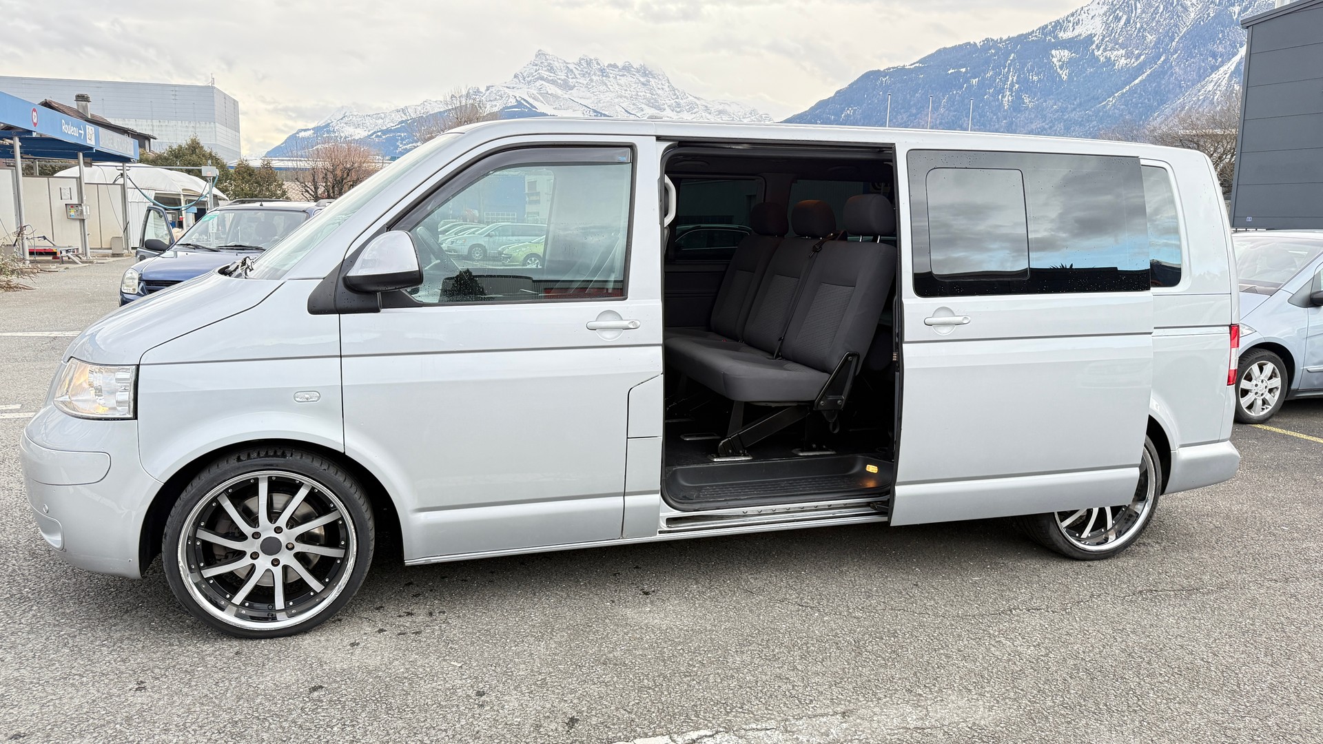 VW Caravelle-image-8