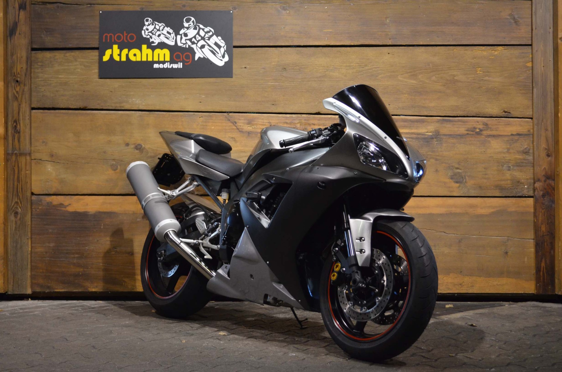 YAMAHA YZF-R1