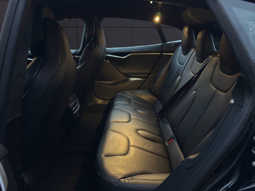 TESLA Model S 75 D-image-15