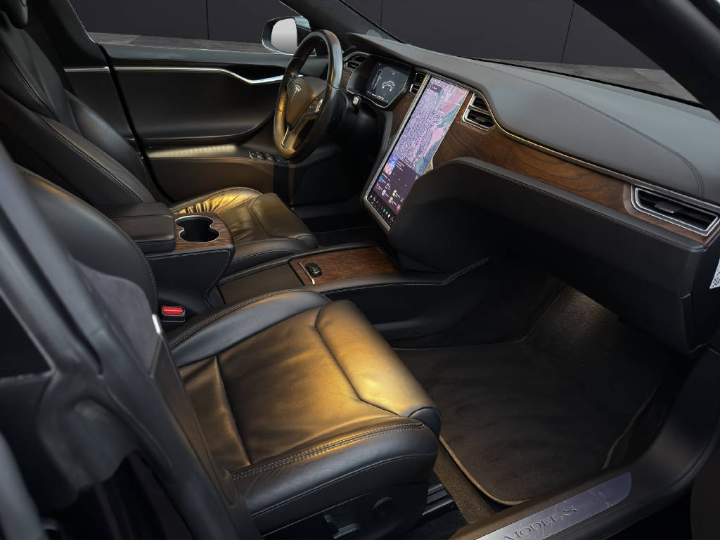 TESLA Model S 75 D-image-18