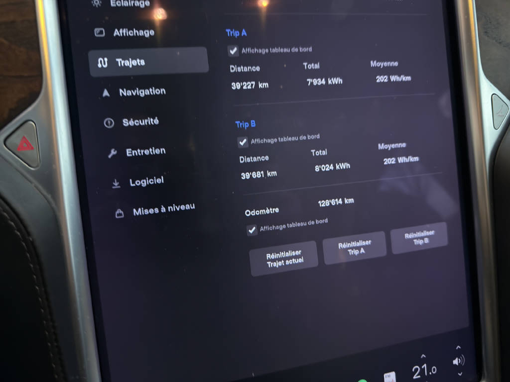TESLA Model S 75 D-image-14