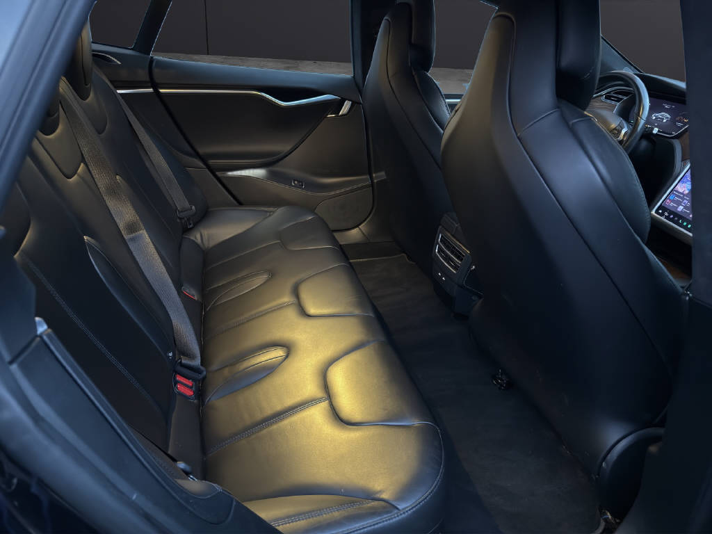 TESLA Model S 75 D-image-11