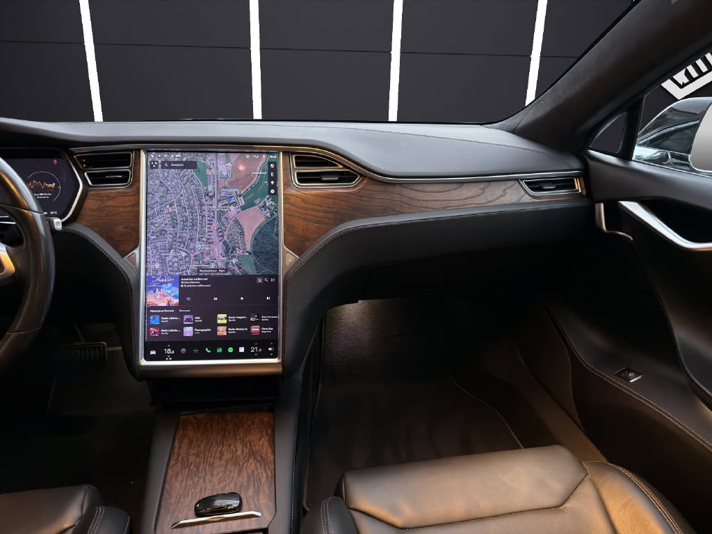 TESLA Model S 75 D-image-16
