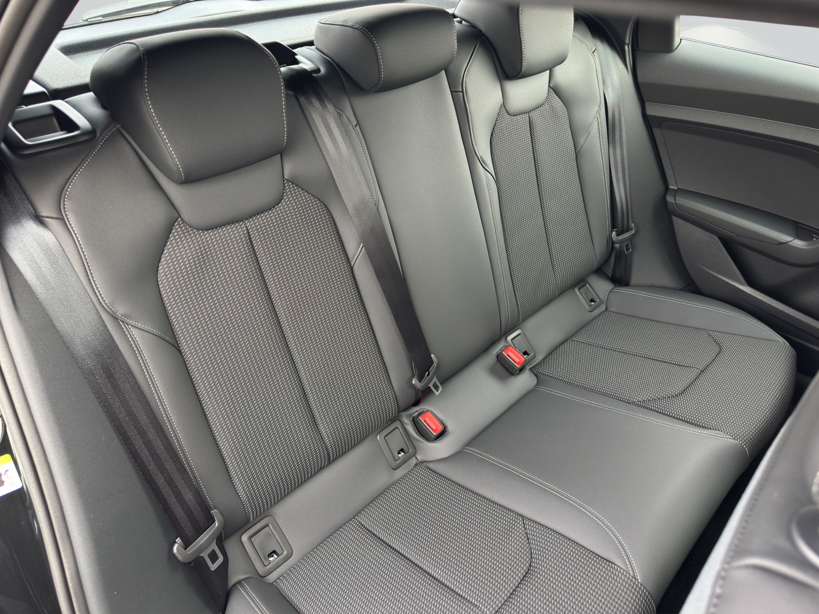 AUDI A1 Sportback 30 TFSI Attraction S-tronic-image-8