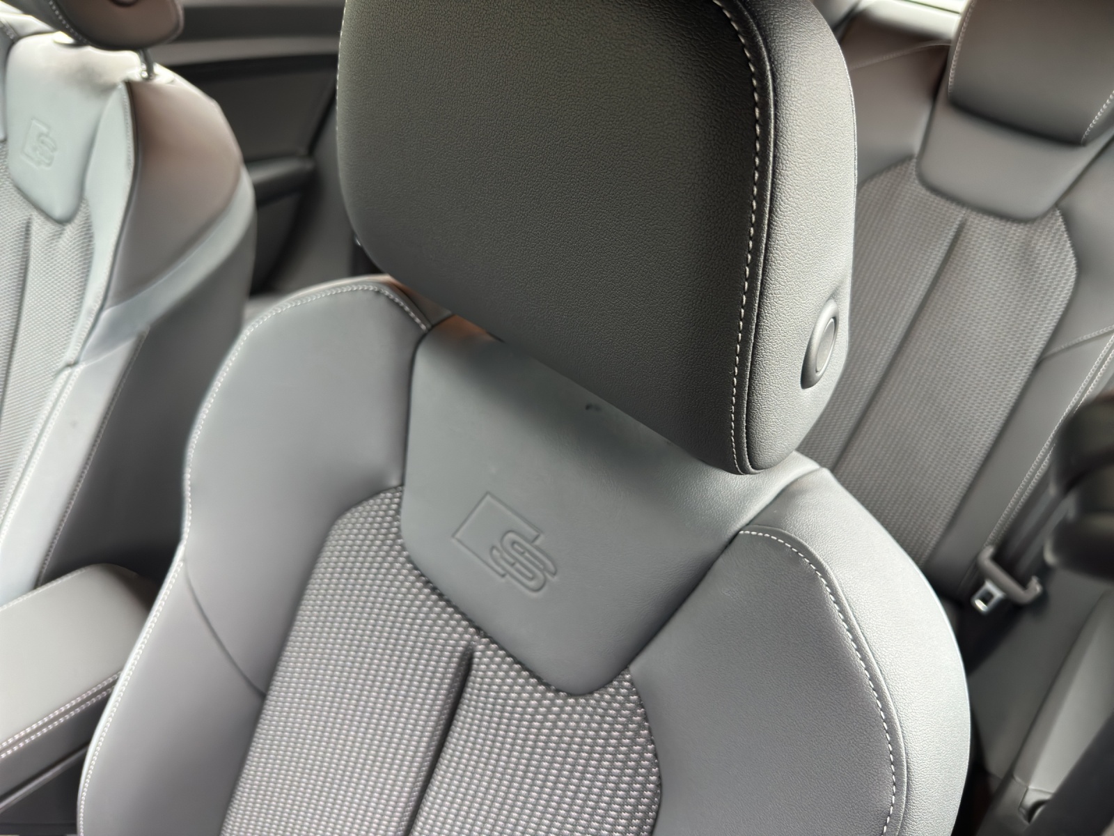 AUDI A1 Sportback 30 TFSI Attraction S-tronic-image-12