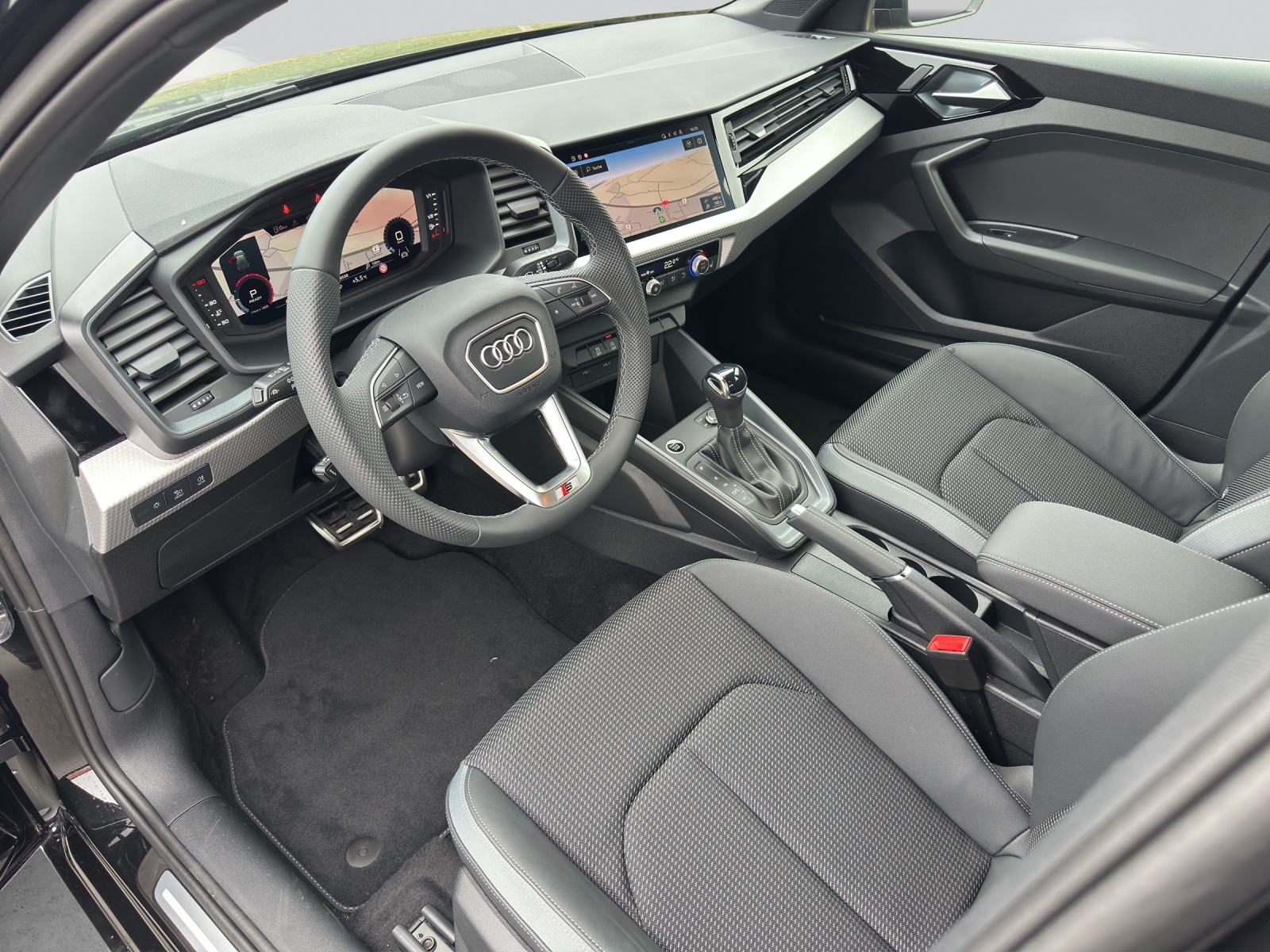 AUDI A1 Sportback 30 TFSI Attraction S-tronic-image-4