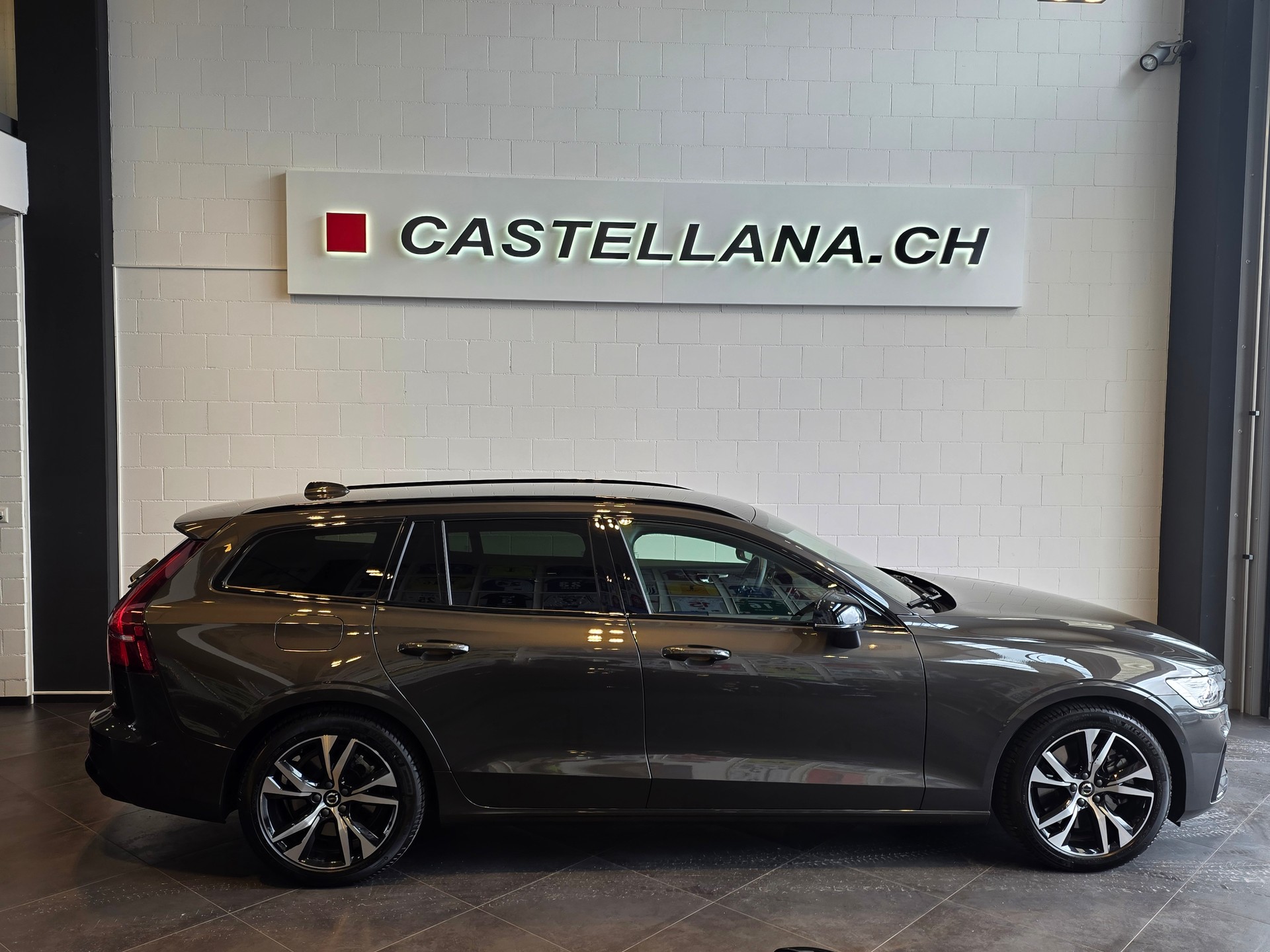 VOLVO V60 B5 AWD MHD Plus Dark-image-6