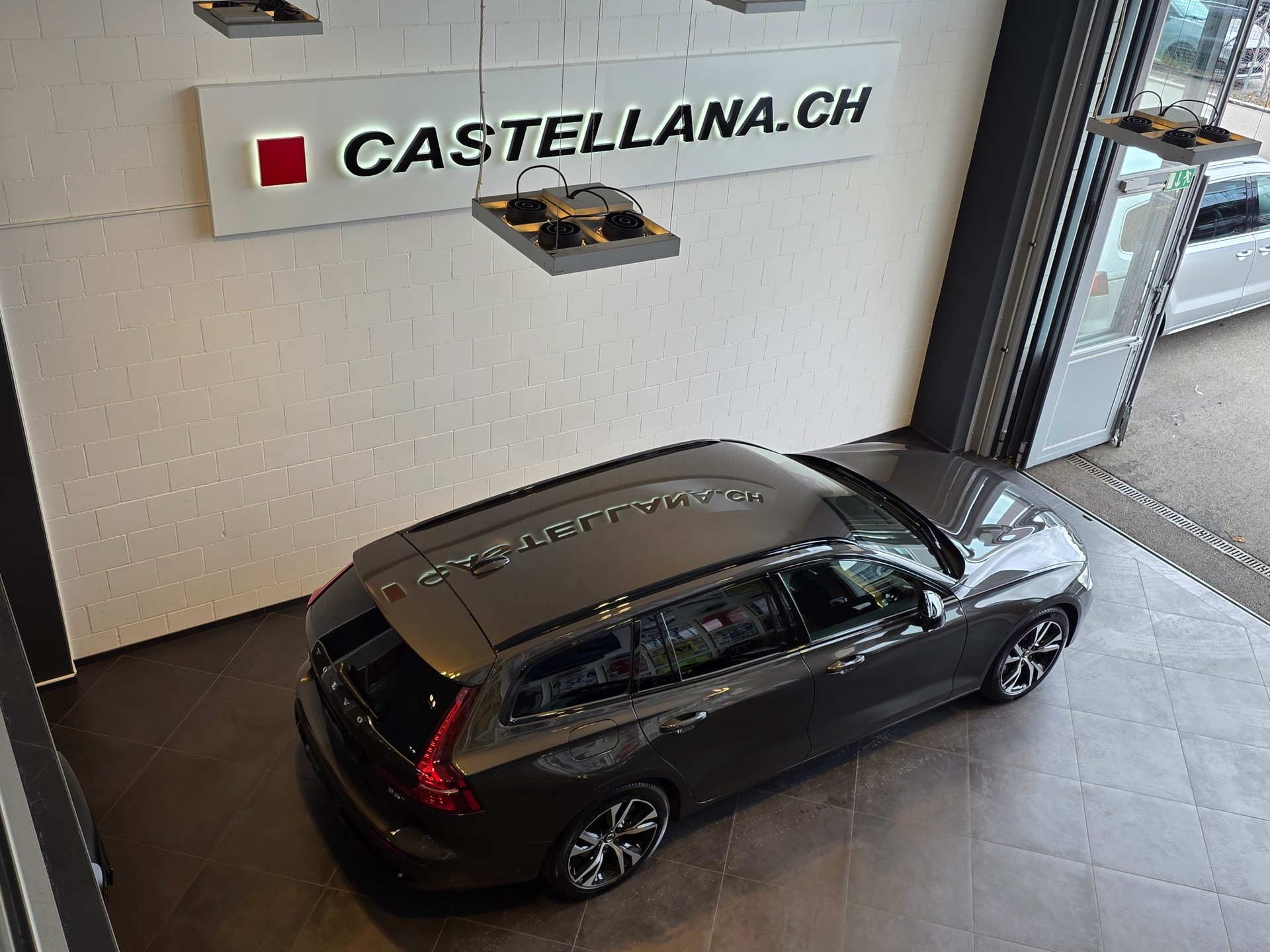 VOLVO V60 B5 AWD MHD Plus Dark-image-25