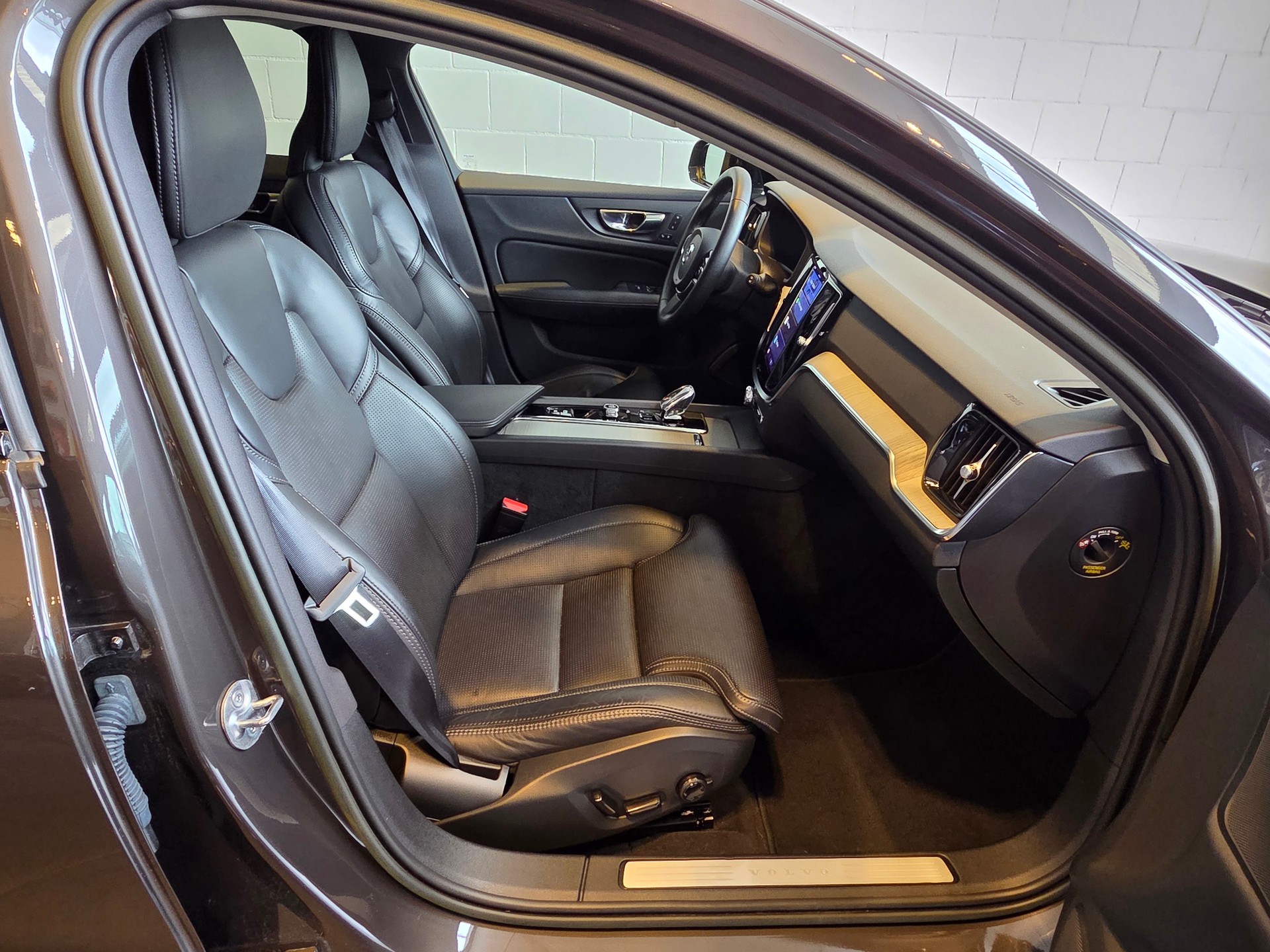 VOLVO V60 B5 AWD MHD Plus Dark-image-17