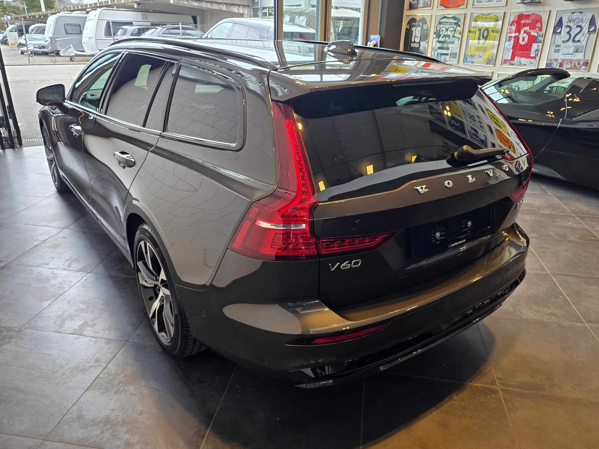 VOLVO V60 B5 AWD MHD Plus Dark-image-5