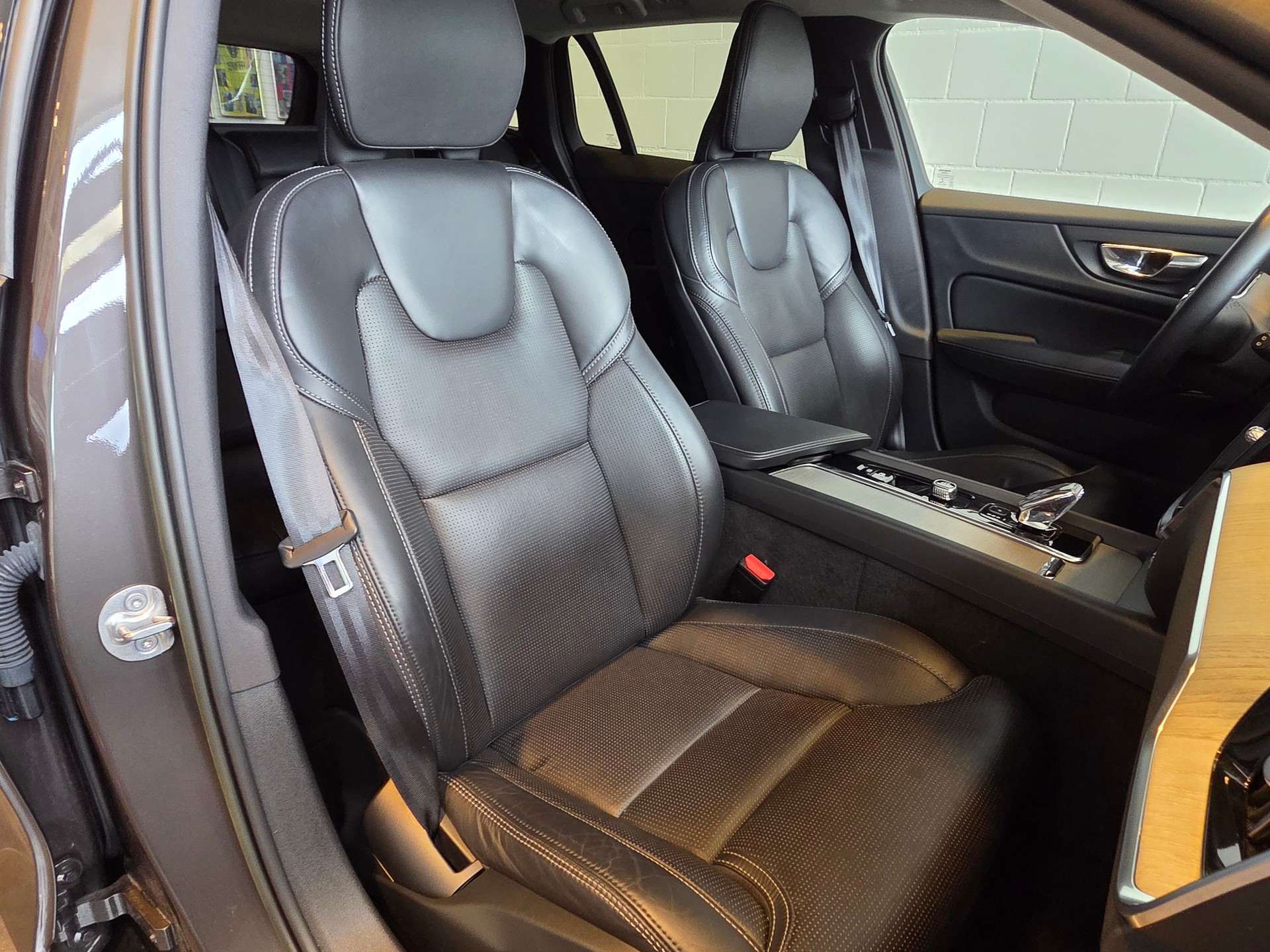 VOLVO V60 B5 AWD MHD Plus Dark-image-19