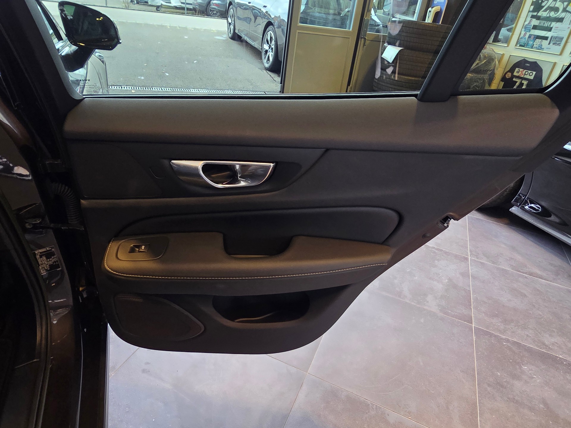 VOLVO V60 B5 AWD MHD Plus Dark-image-14