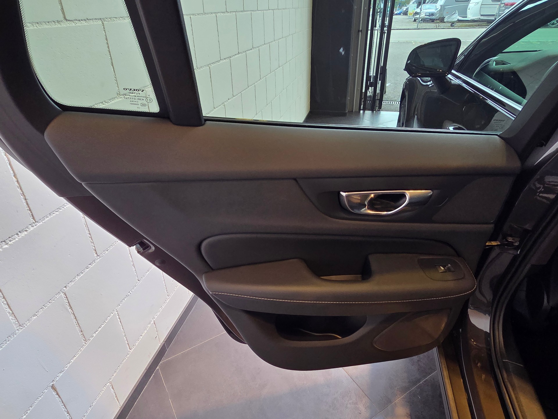 VOLVO V60 B5 AWD MHD Plus Dark-image-12