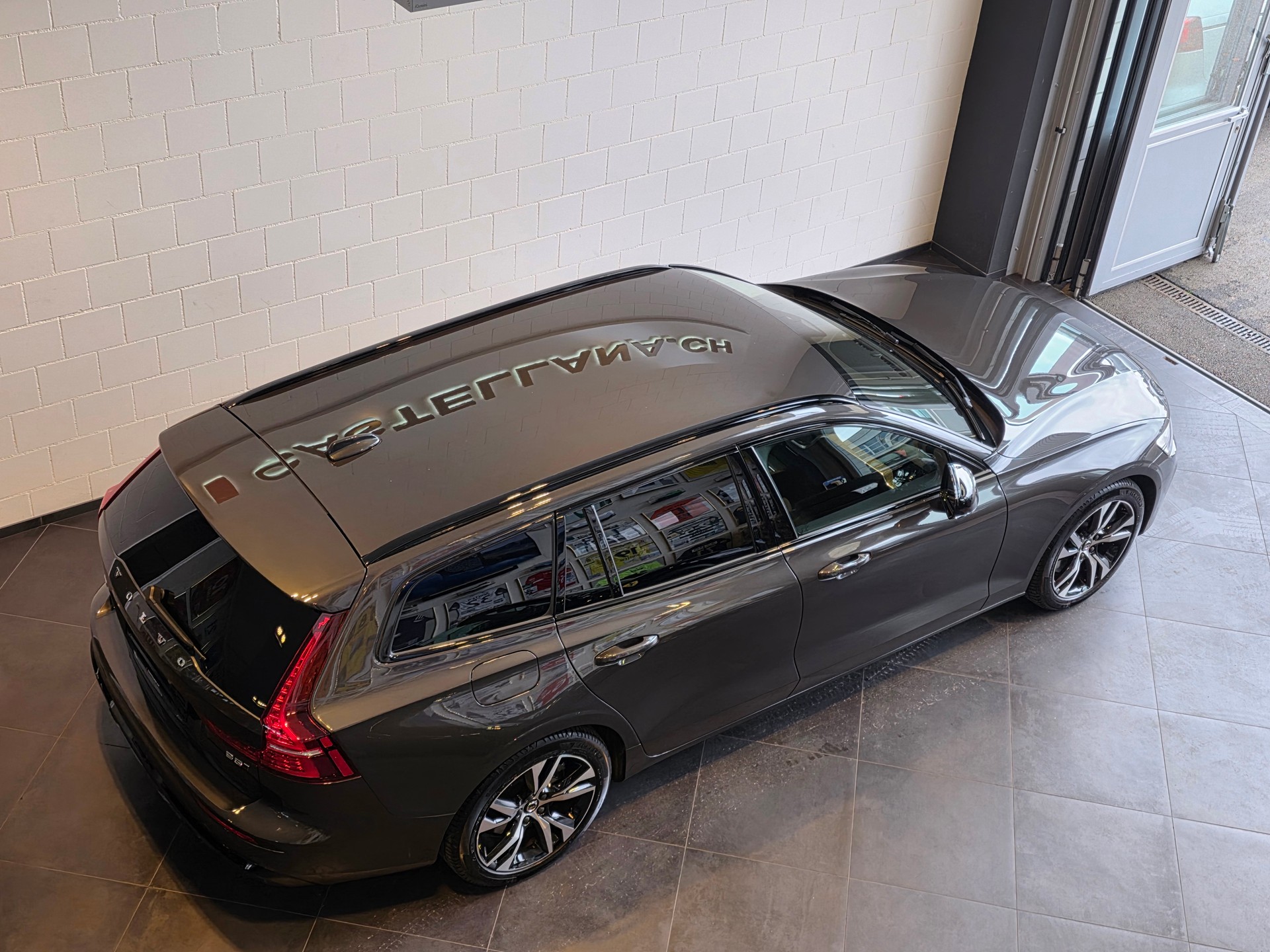 VOLVO V60 B5 AWD MHD Plus Dark-image-24