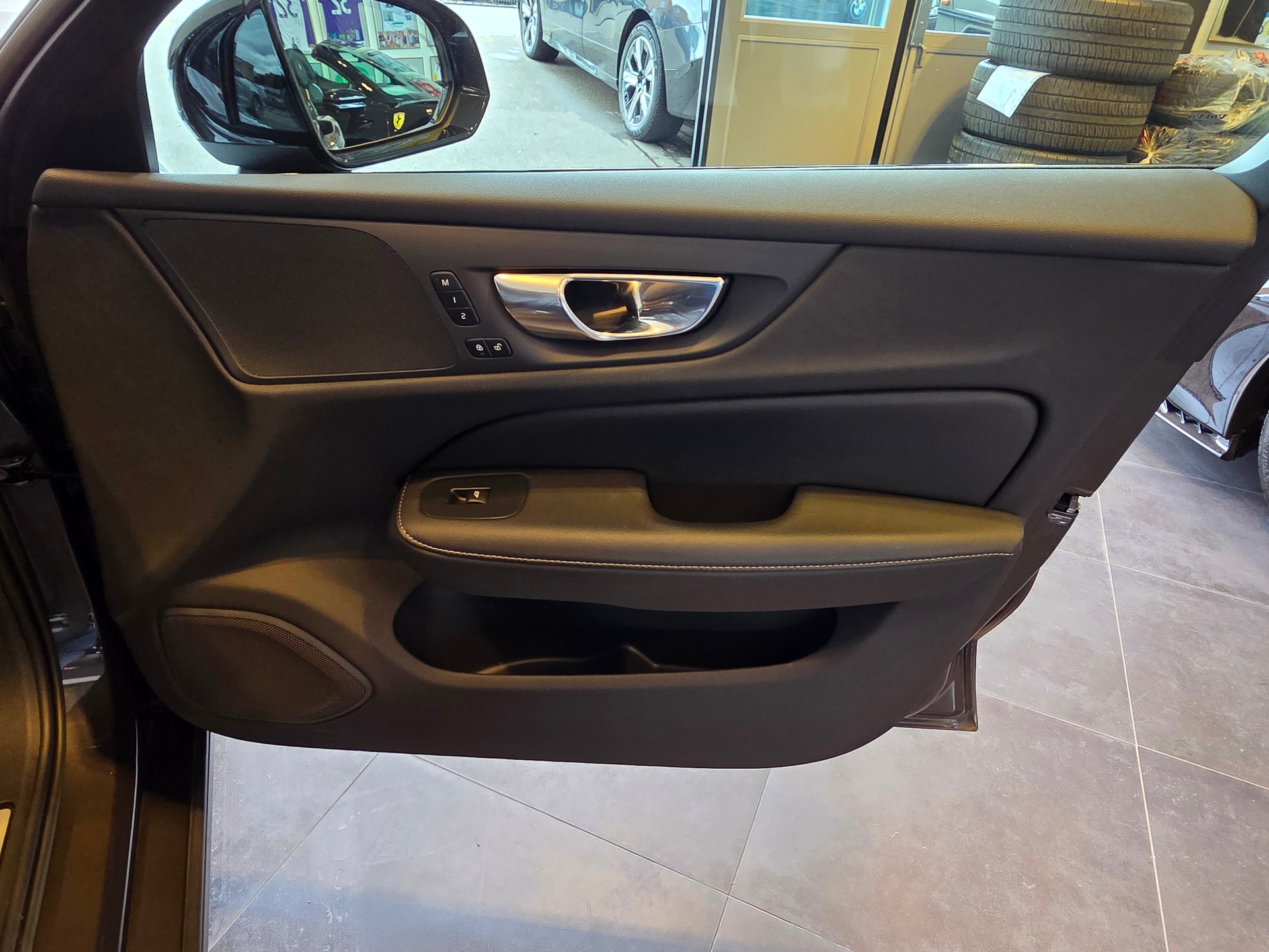 VOLVO V60 B5 AWD MHD Plus Dark-image-16