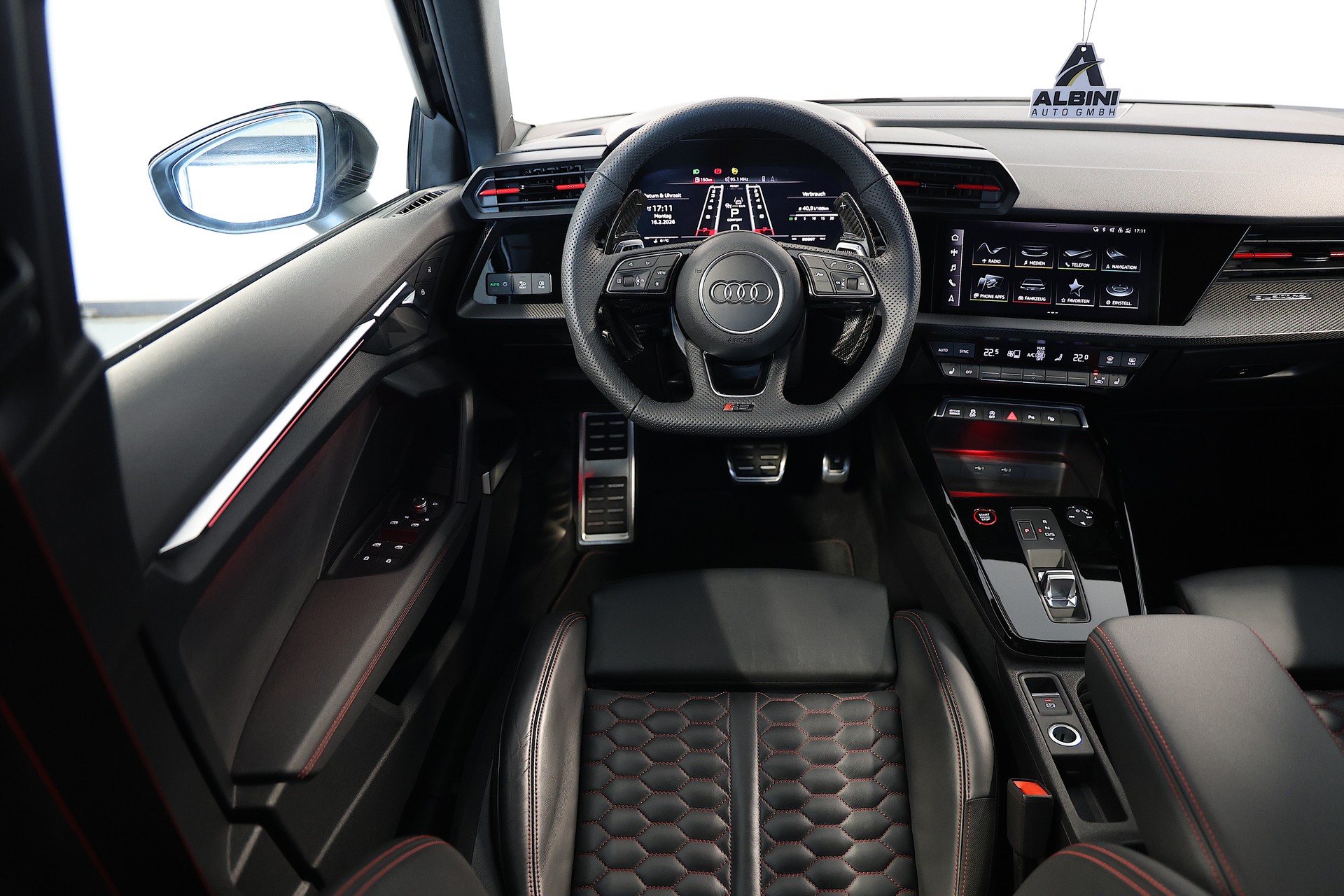 AUDI RS3 Limousine 2.5 TSI quattro *Unikat* *460PS* S-tronic-image-12