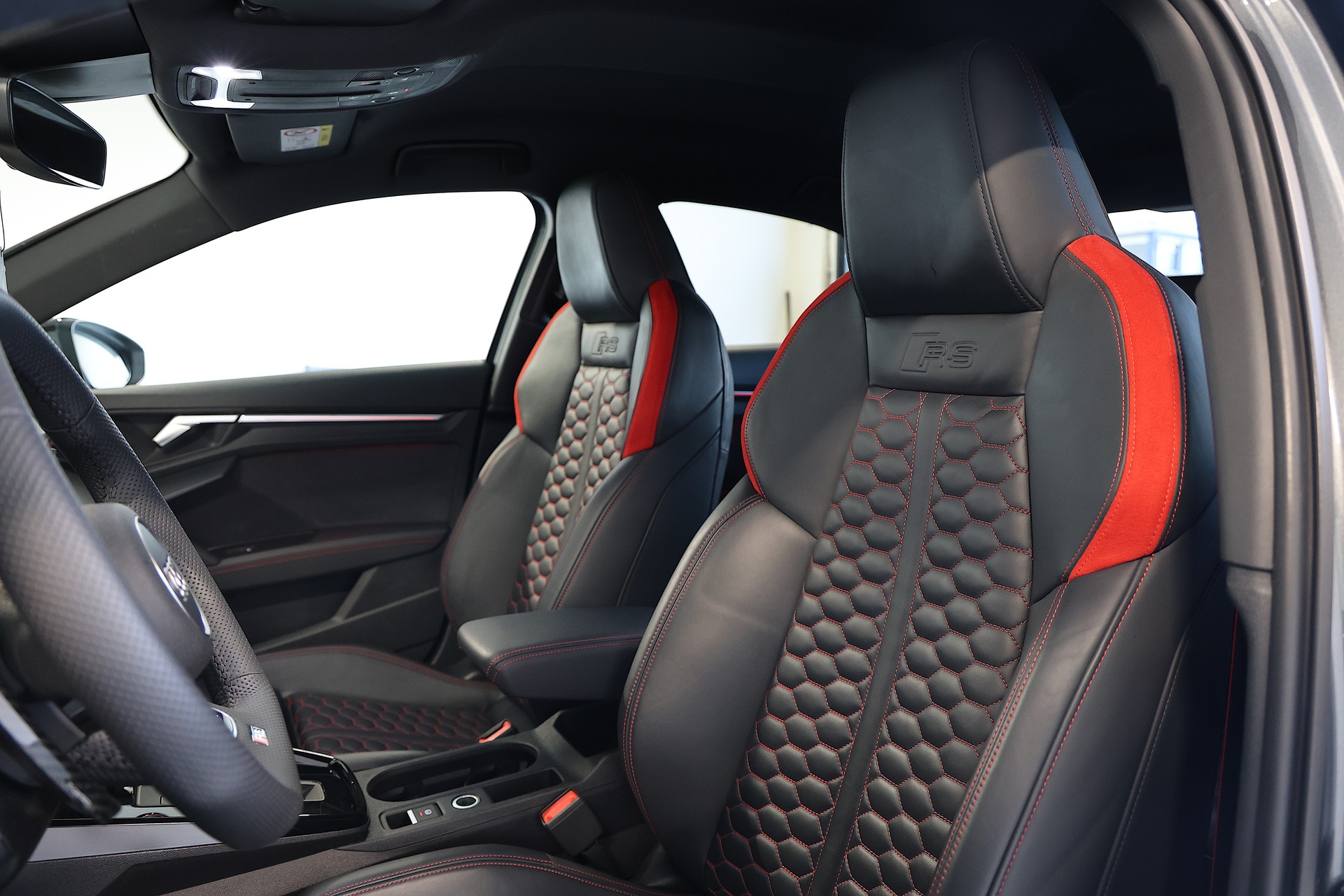 AUDI RS3 Limousine 2.5 TSI quattro *Unikat* *460PS* S-tronic-image-9