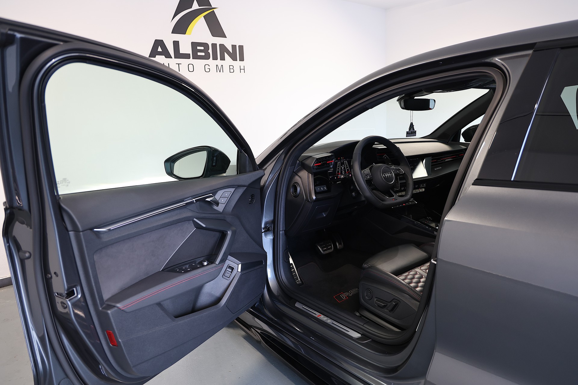 AUDI RS3 Limousine 2.5 TSI quattro *Unikat* *460PS* S-tronic-image-7