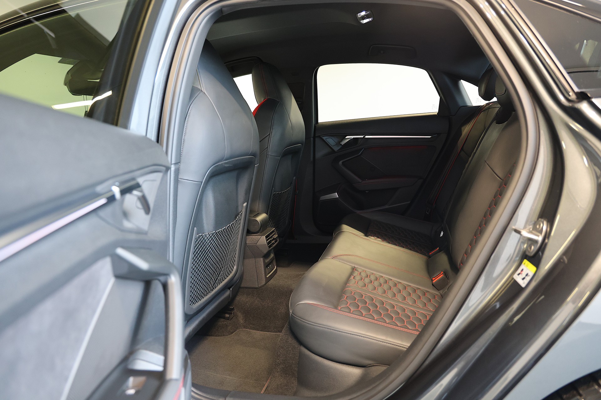 AUDI RS3 Limousine 2.5 TSI quattro *Unikat* *460PS* S-tronic-image-17