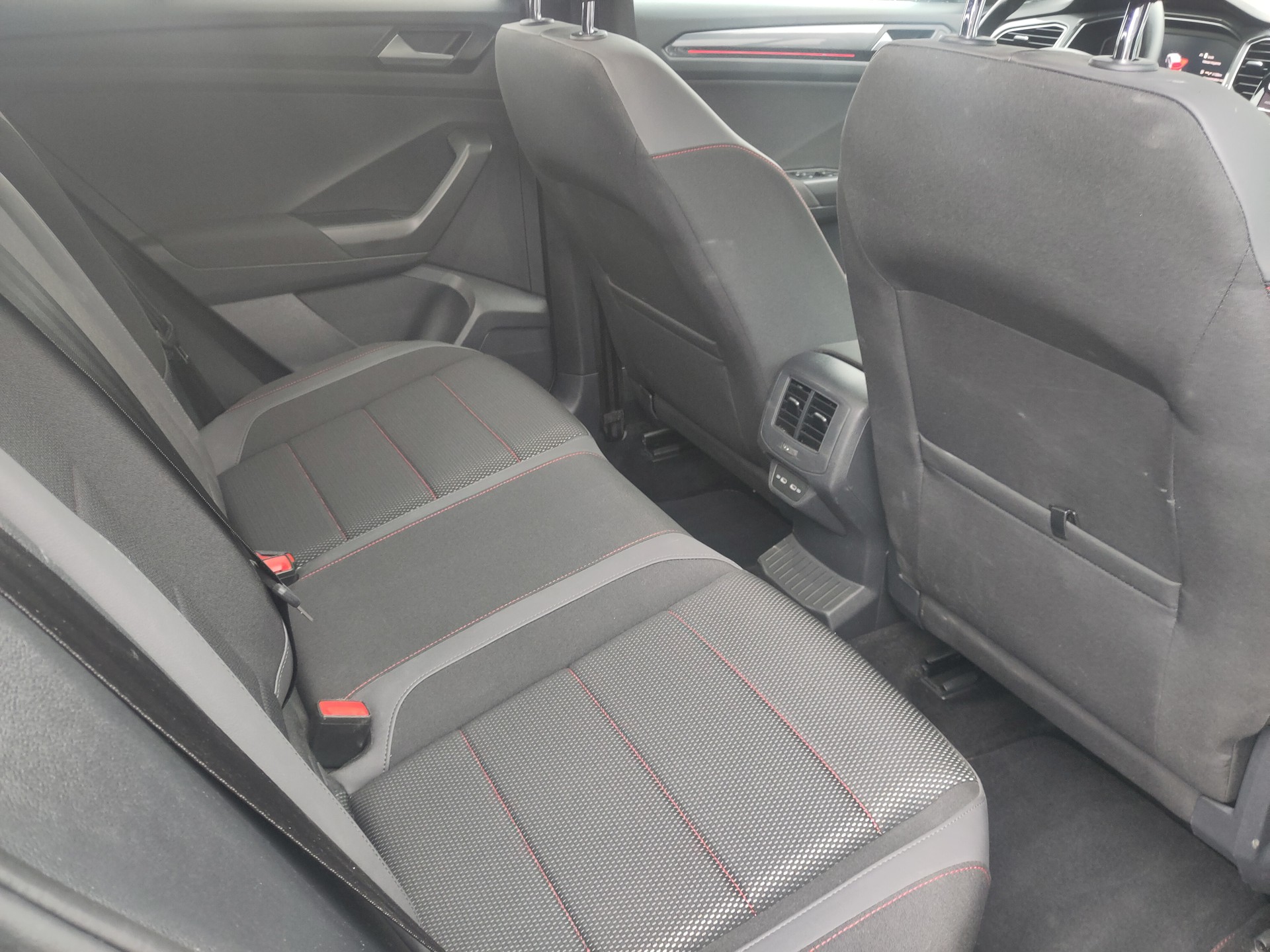 VW T-Roc 2.0 TSI Sport DSG 4Motion-image-9