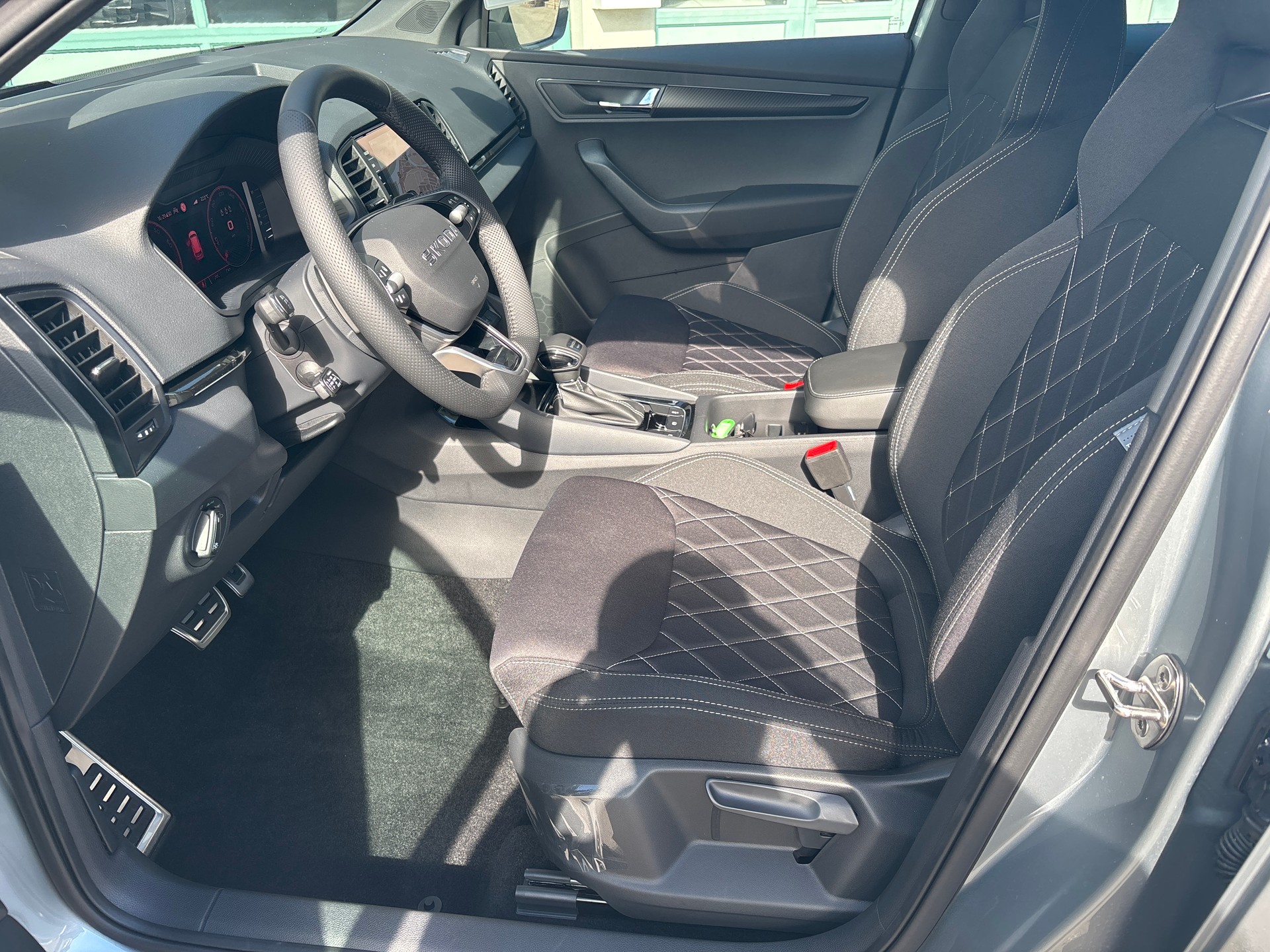 SKODA Karoq 2.0 TSI Sportline Dynamic Limited Edition 4x4 DSG-image-9