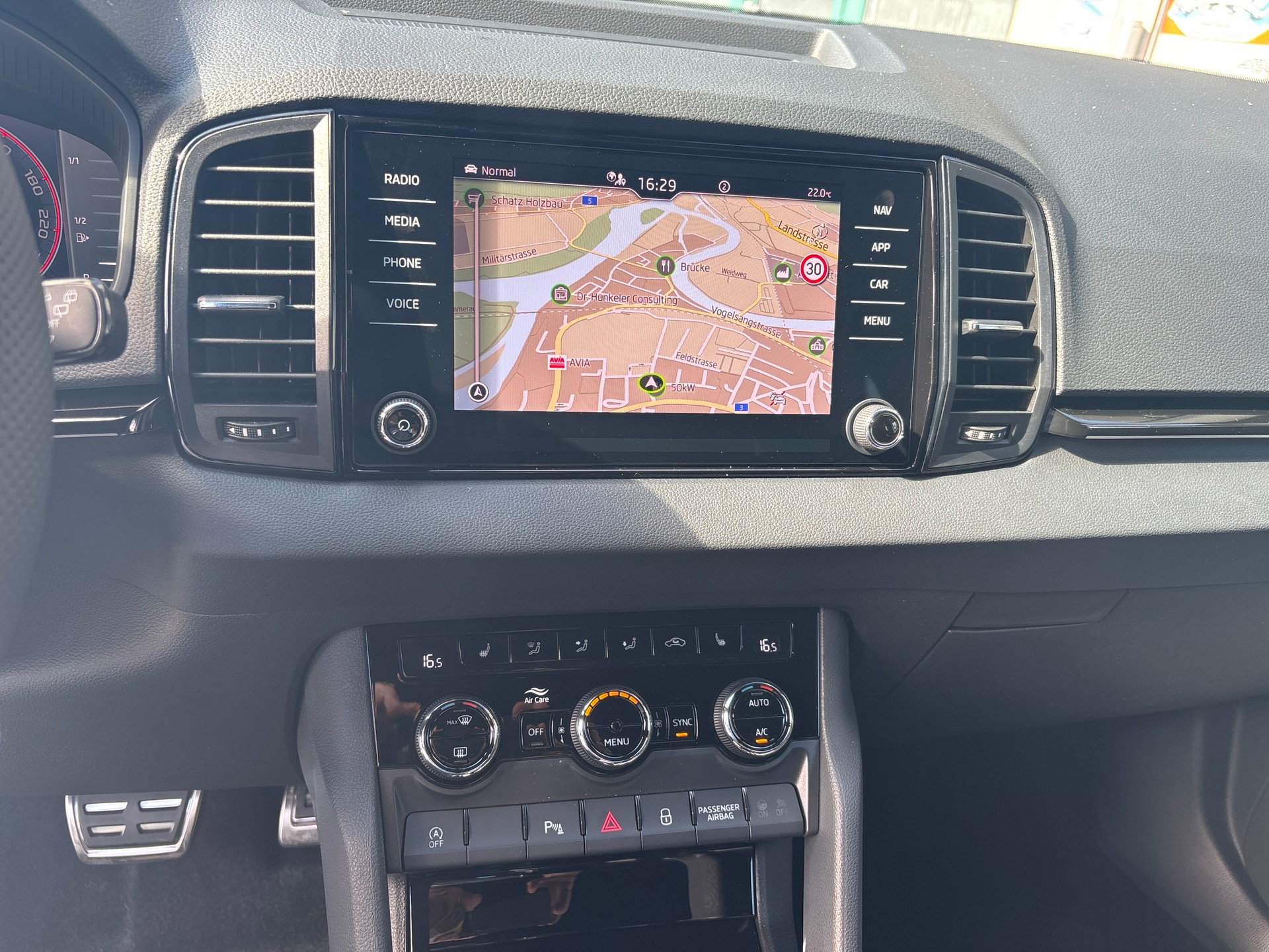 SKODA Karoq 2.0 TSI Sportline Dynamic Limited Edition 4x4 DSG-image-11