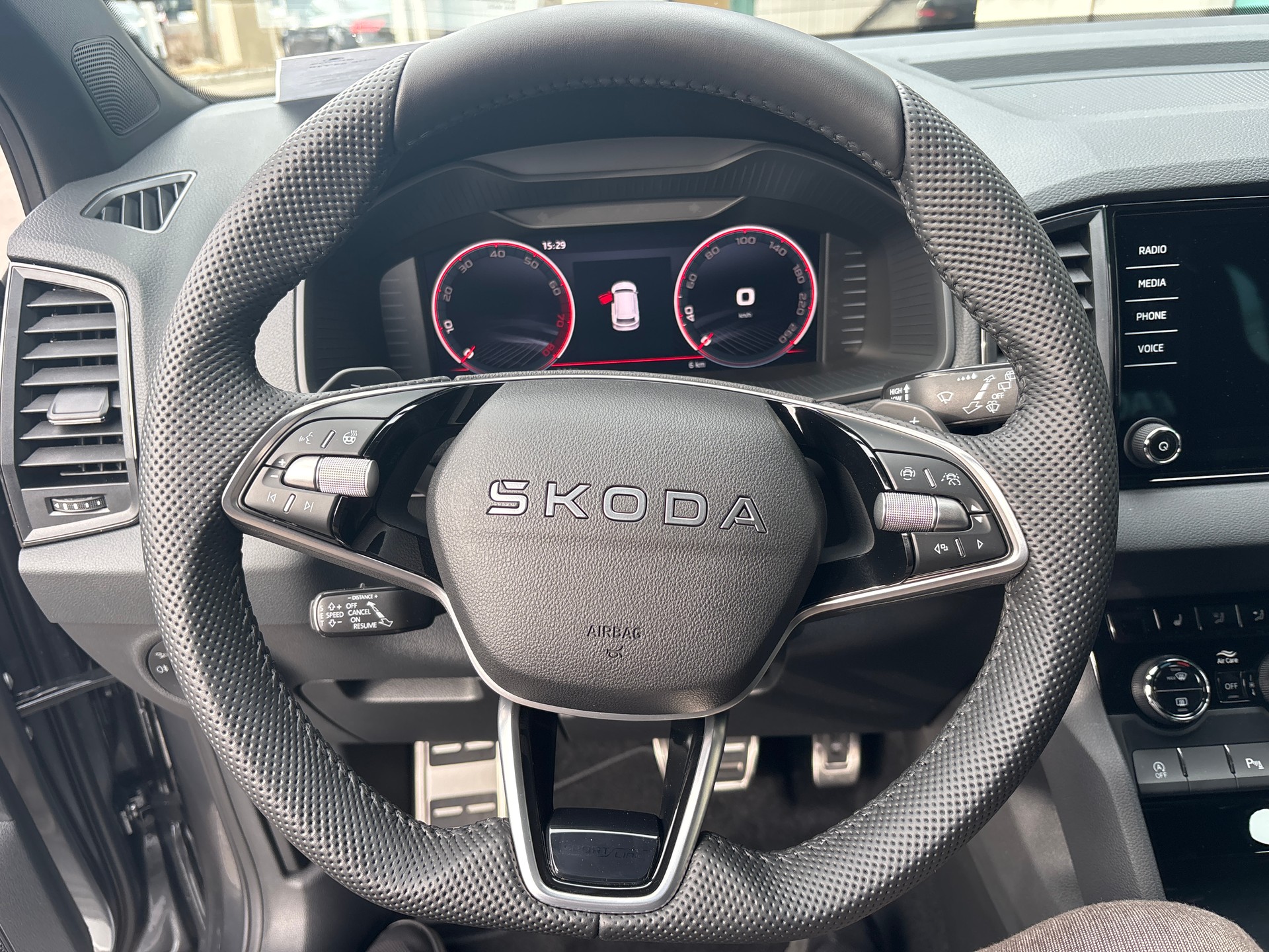 SKODA Karoq 2.0 TSI Sportline Dynamic Limited Edition 4x4 DSG-image-11