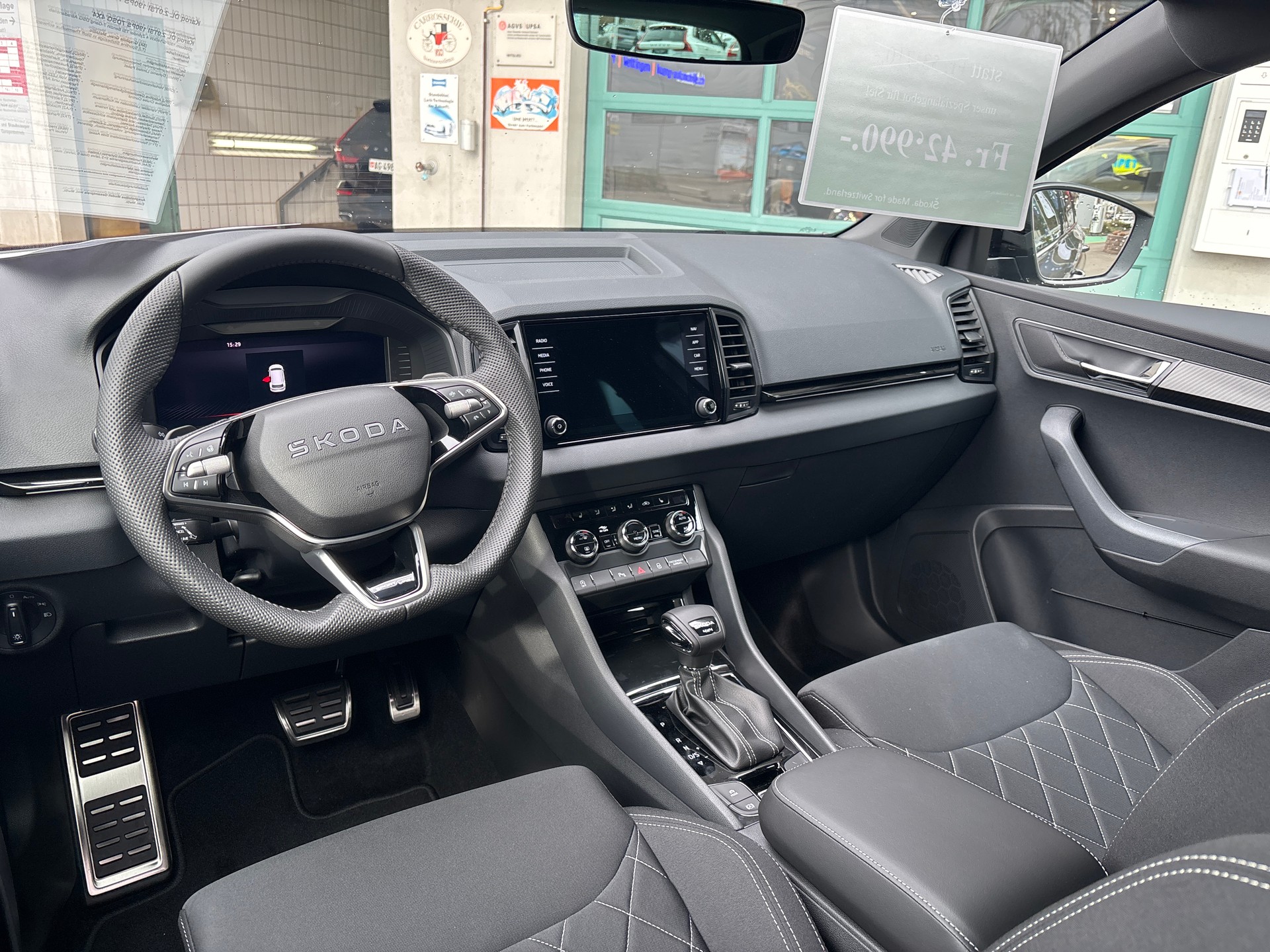 SKODA Karoq 2.0 TSI Sportline Dynamic Limited Edition 4x4 DSG-image-9