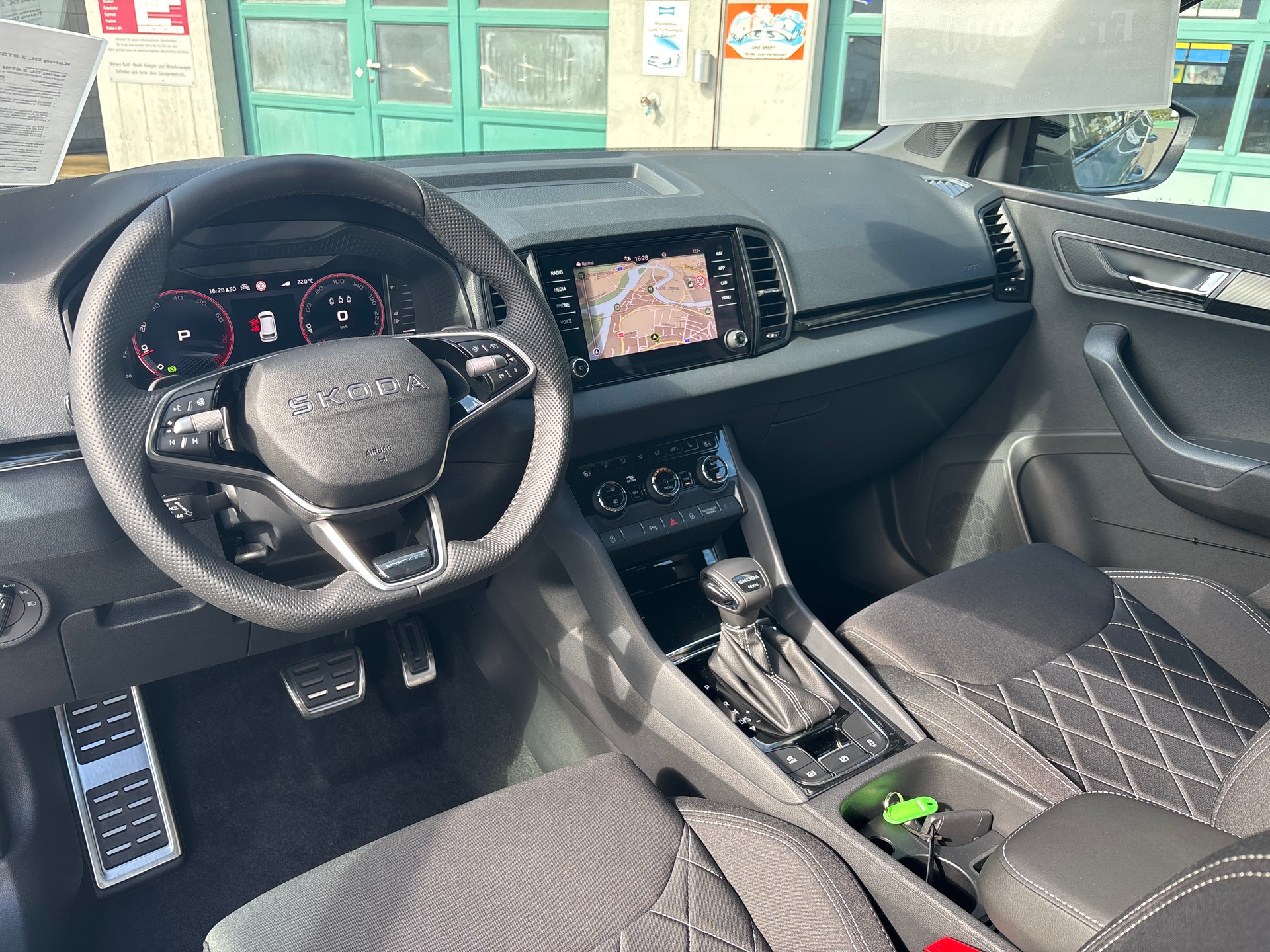SKODA Karoq 2.0 TSI Sportline Dynamic Limited Edition 4x4 DSG-image-8