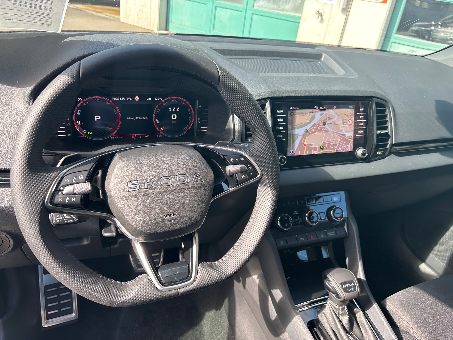 SKODA Karoq 2.0 TSI Sportline Dynamic Limited Edition 4x4 DSG-image-10