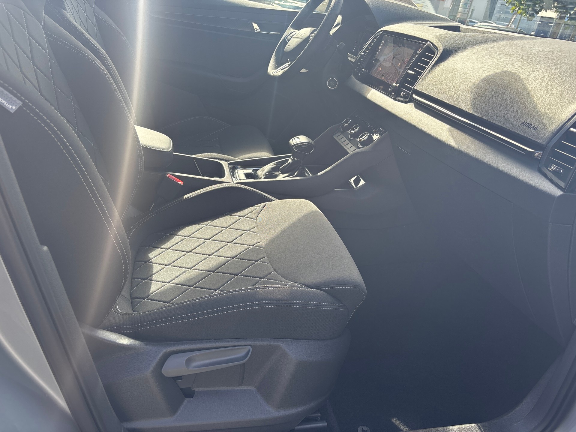 SKODA Karoq 2.0 TSI Sportline Dynamic Limited Edition 4x4 DSG-image-13