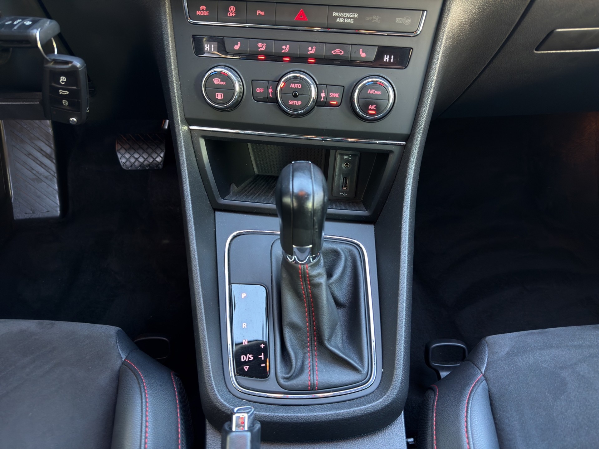SEAT Leon ST 1.4 TSI FR Line DSG-image-14