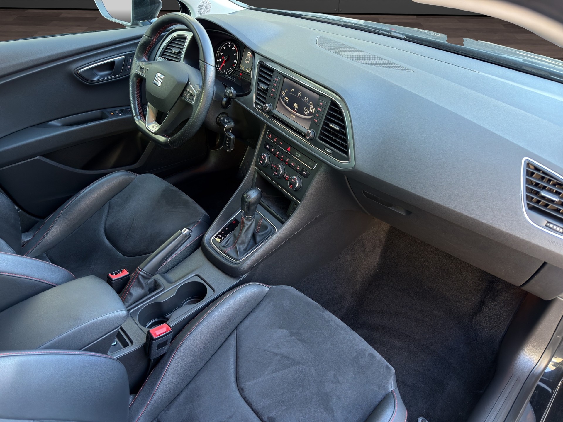 SEAT Leon ST 1.4 TSI FR Line DSG-image-17