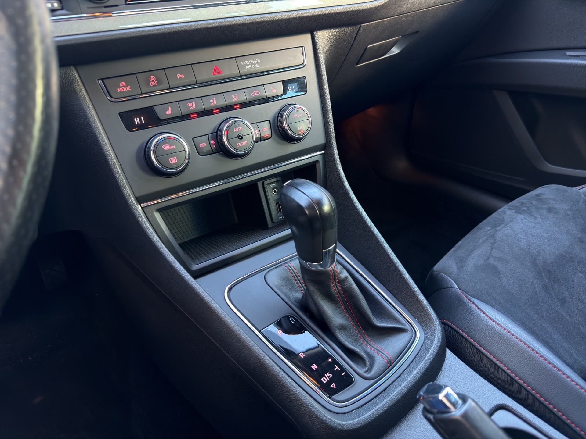 SEAT Leon ST 1.4 TSI FR Line DSG-image-15