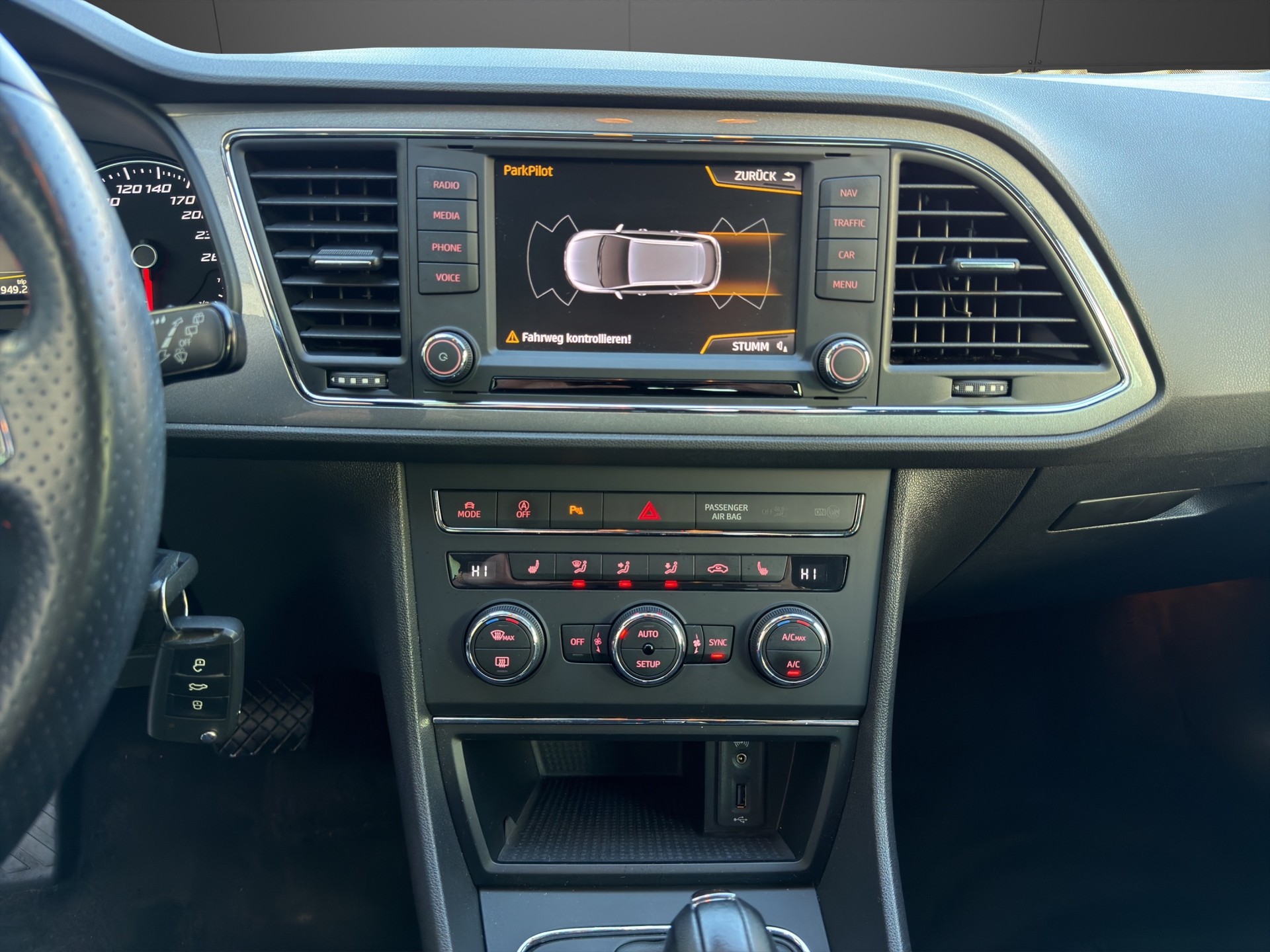 SEAT Leon ST 1.4 TSI FR Line DSG-image-13