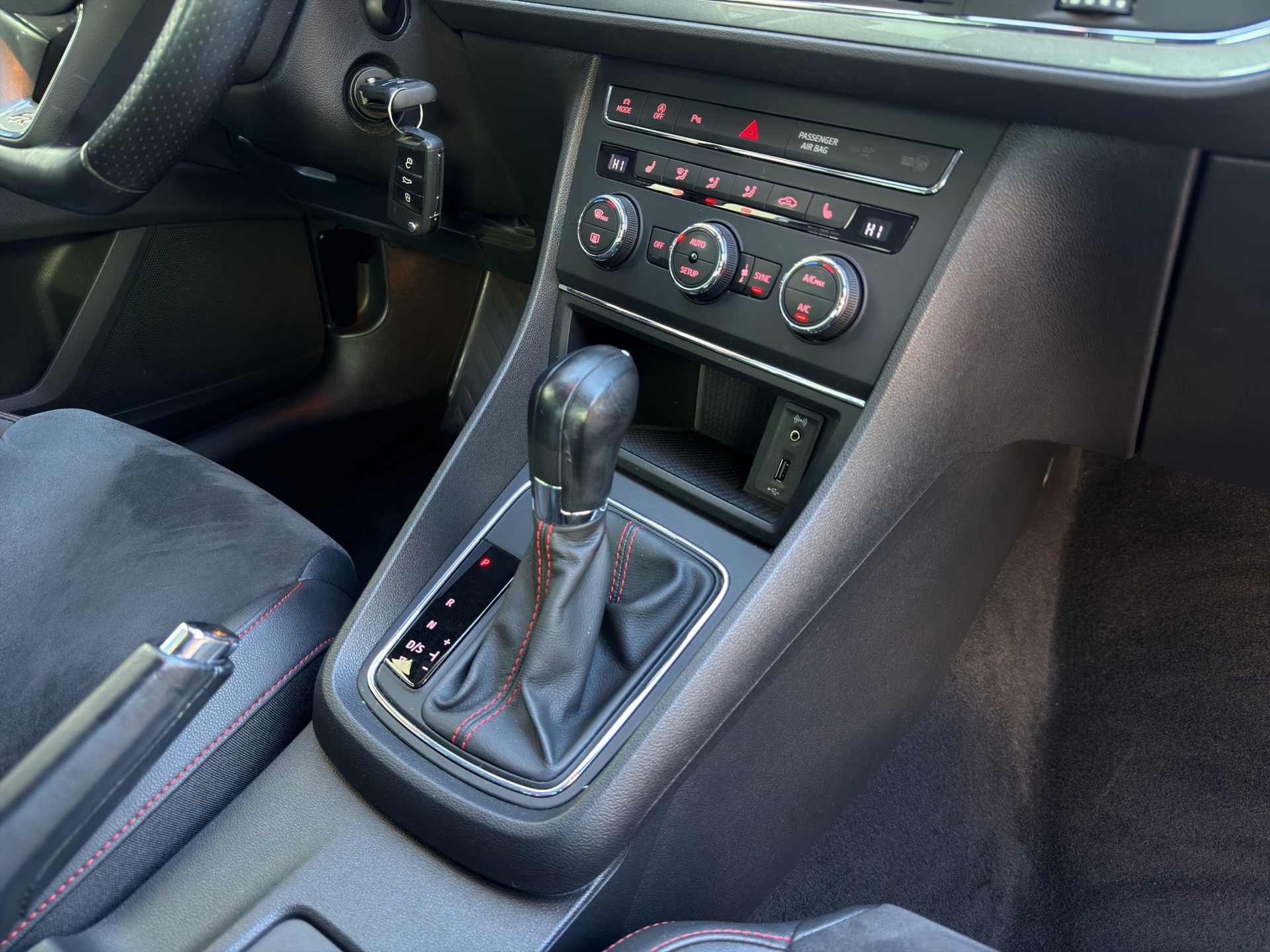 SEAT Leon ST 1.4 TSI FR Line DSG-image-16
