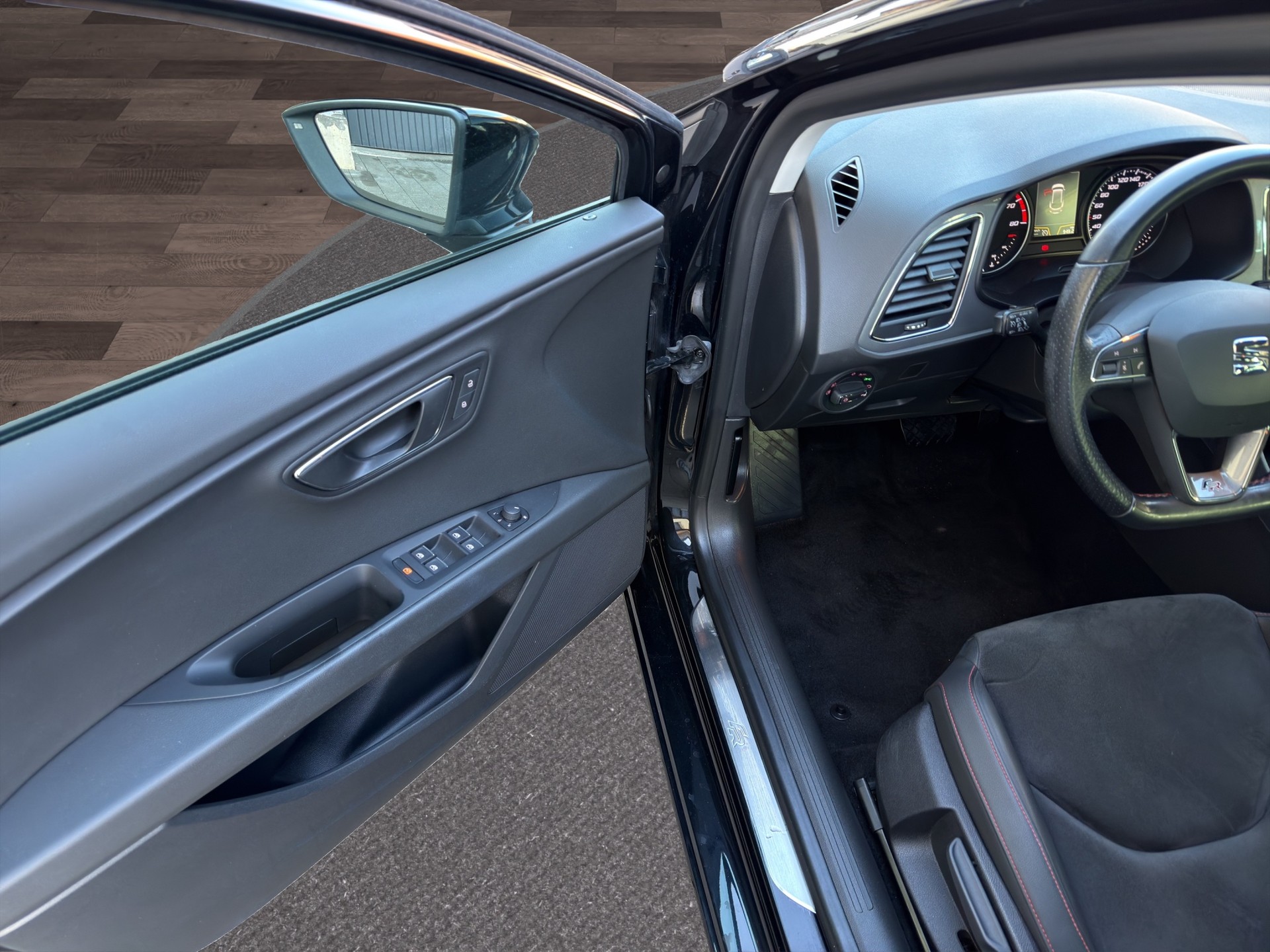 SEAT Leon ST 1.4 TSI FR Line DSG-image-18