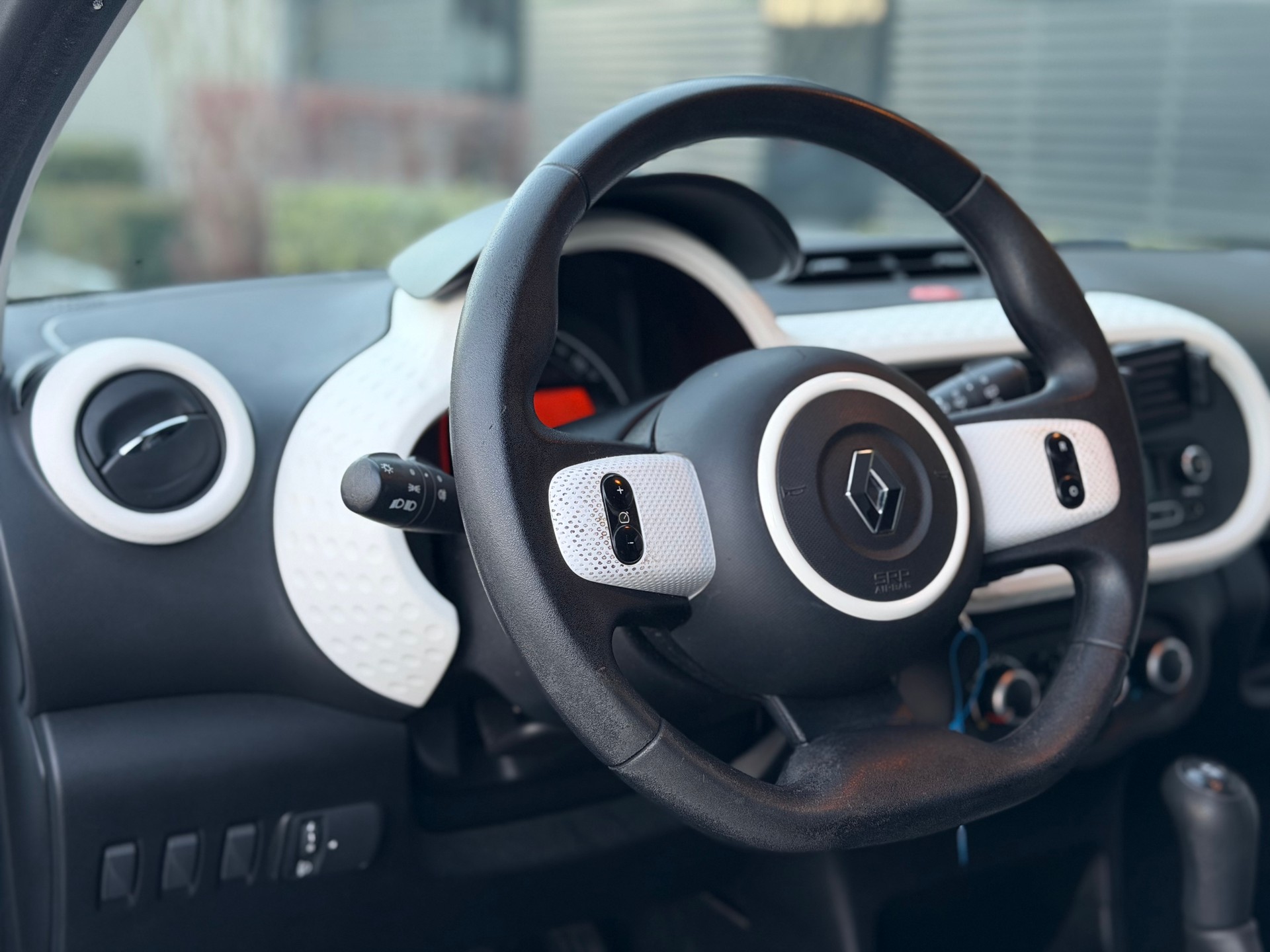 RENAULT Twingo 1.0 Liberty-image-12